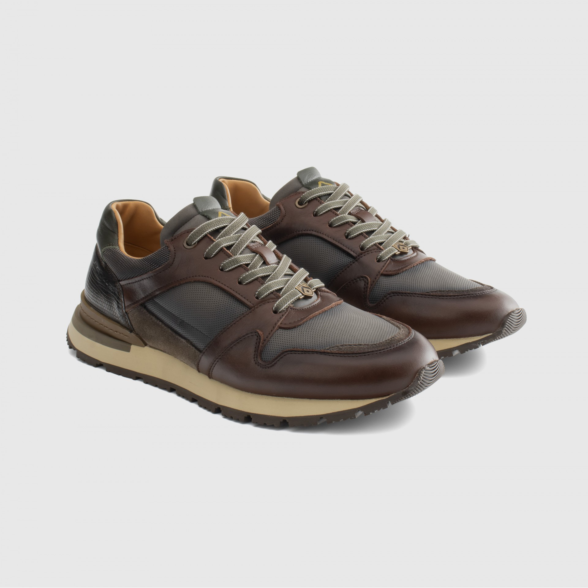 VINCE Classic Runner