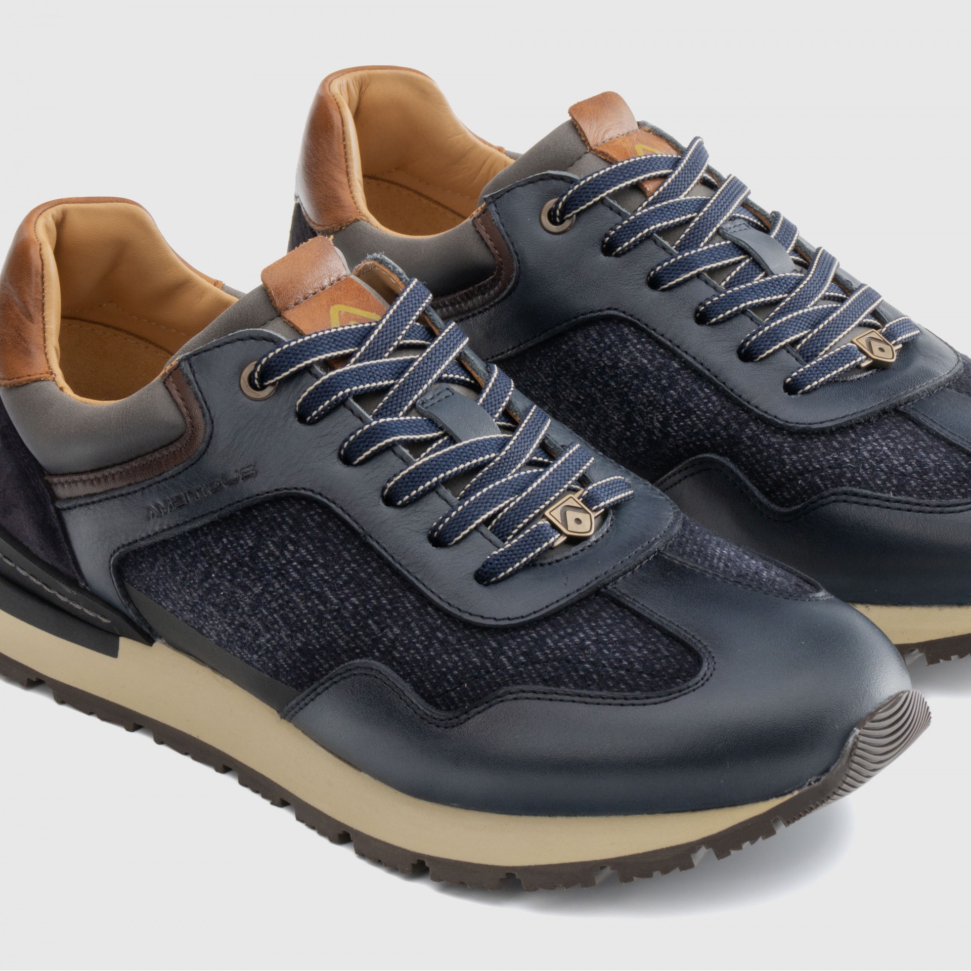 VINCE Classic Runner