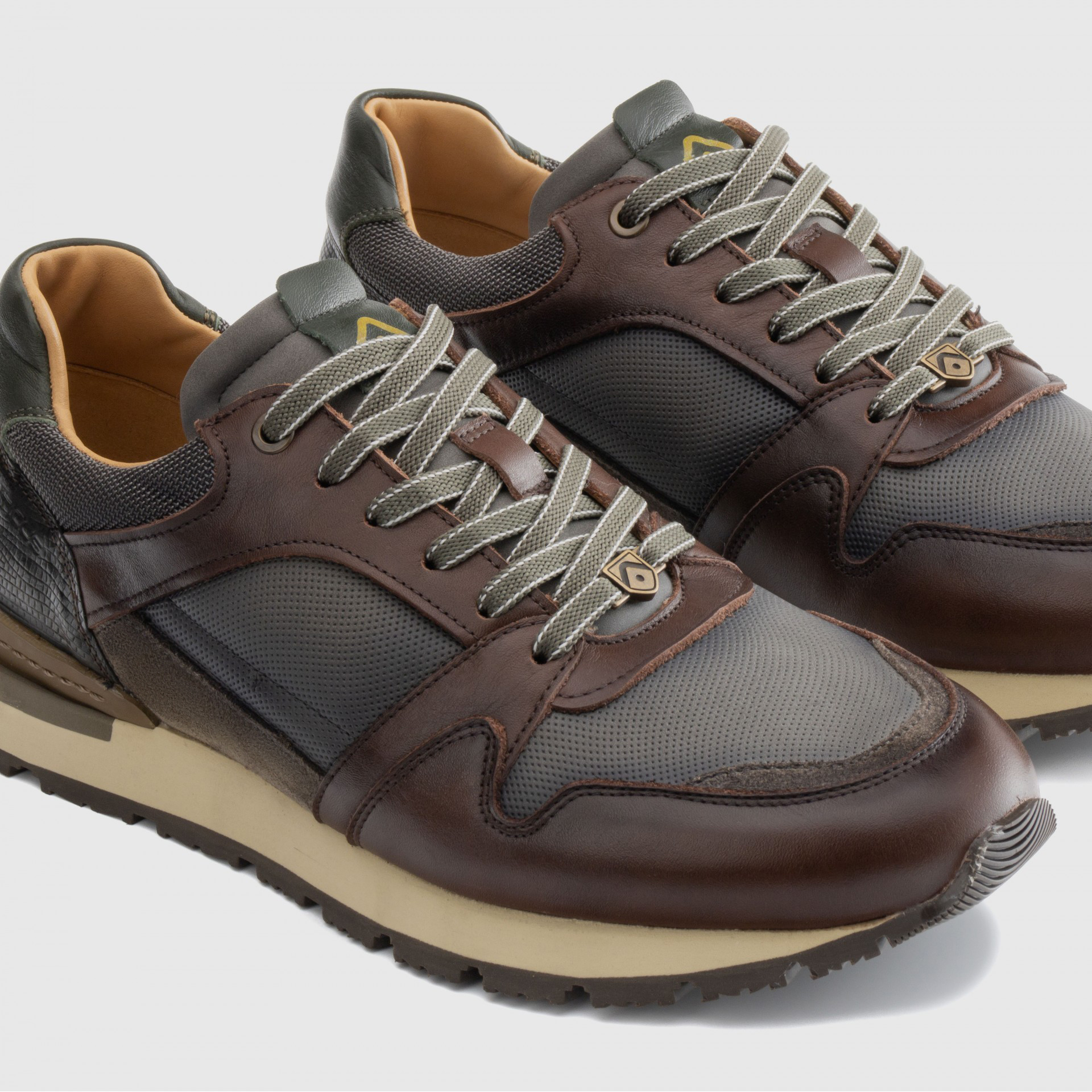 VINCE Classic Runner