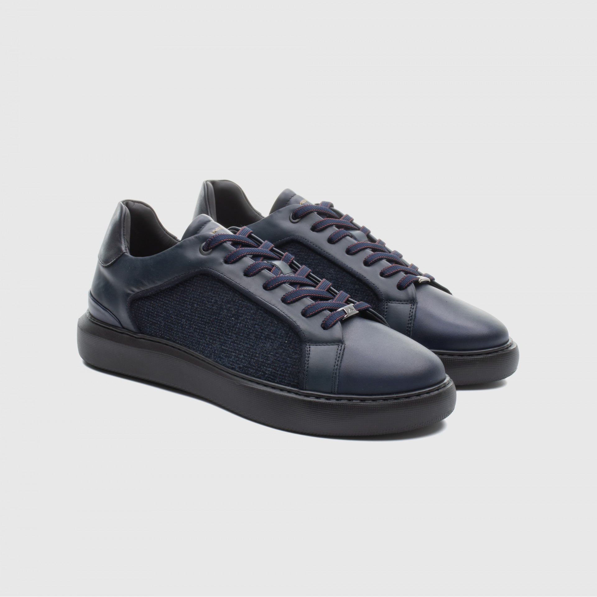 ECLIPSE Panel Sneaker