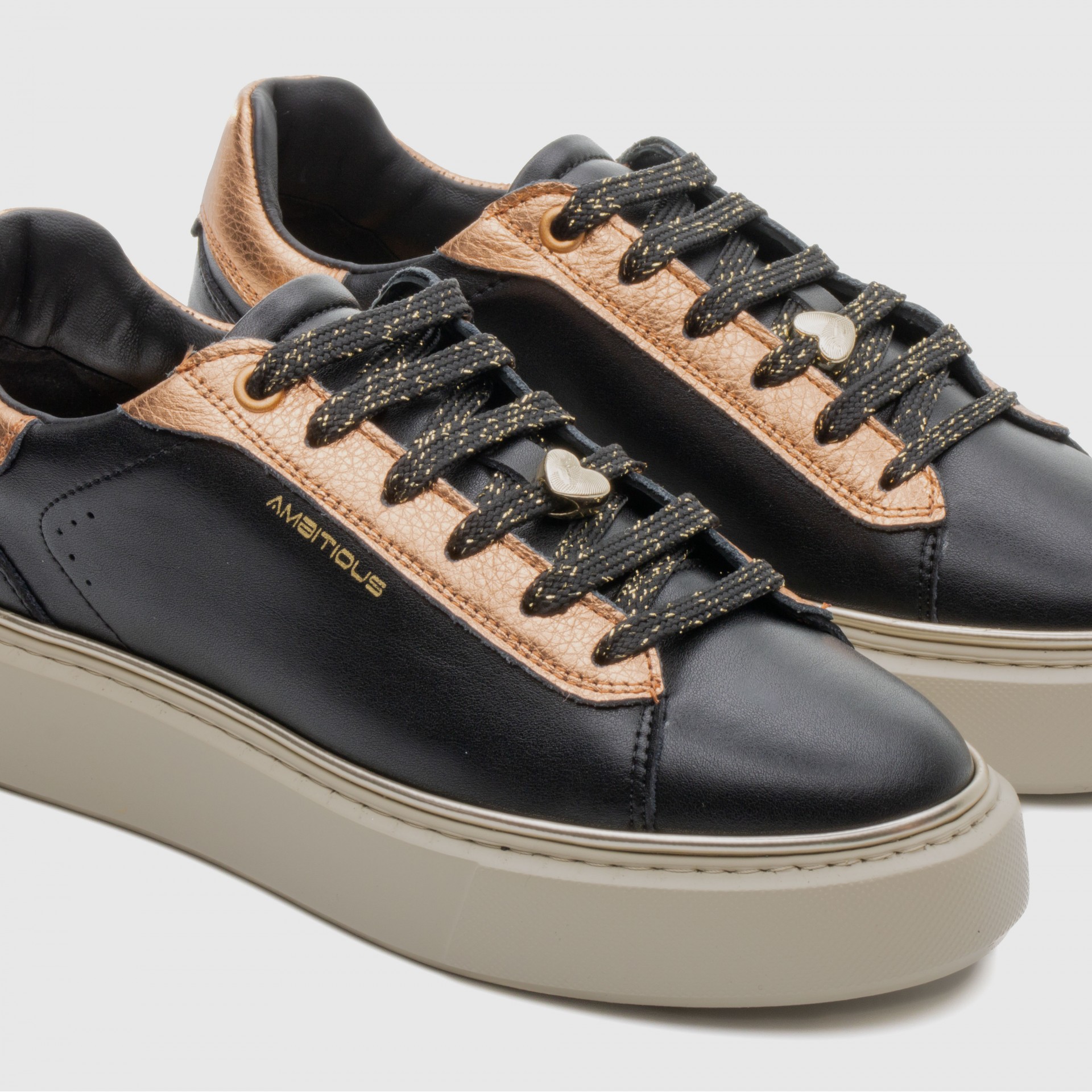 Bozelady Low-Top Sneaker