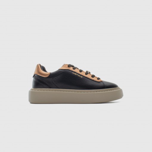 Bozelady Low-Top Sneaker