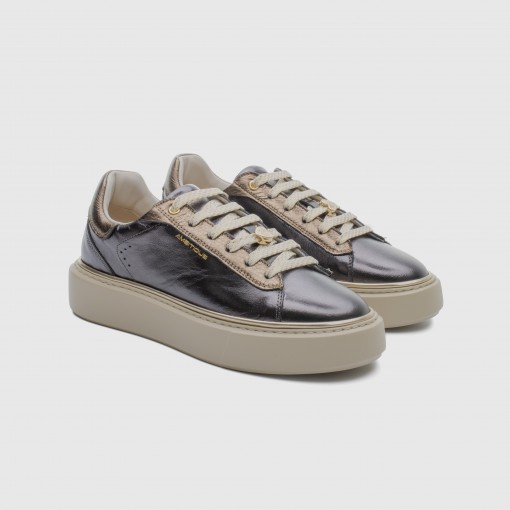 Bozelady Low-Top Sneaker