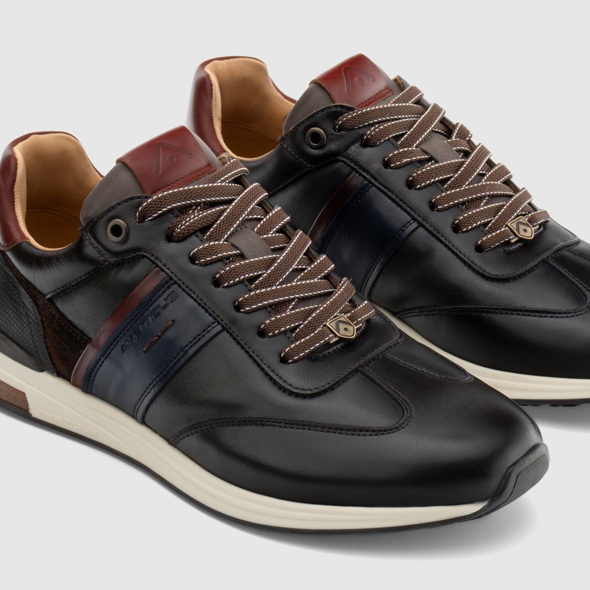 SLOW Classic Sneaker