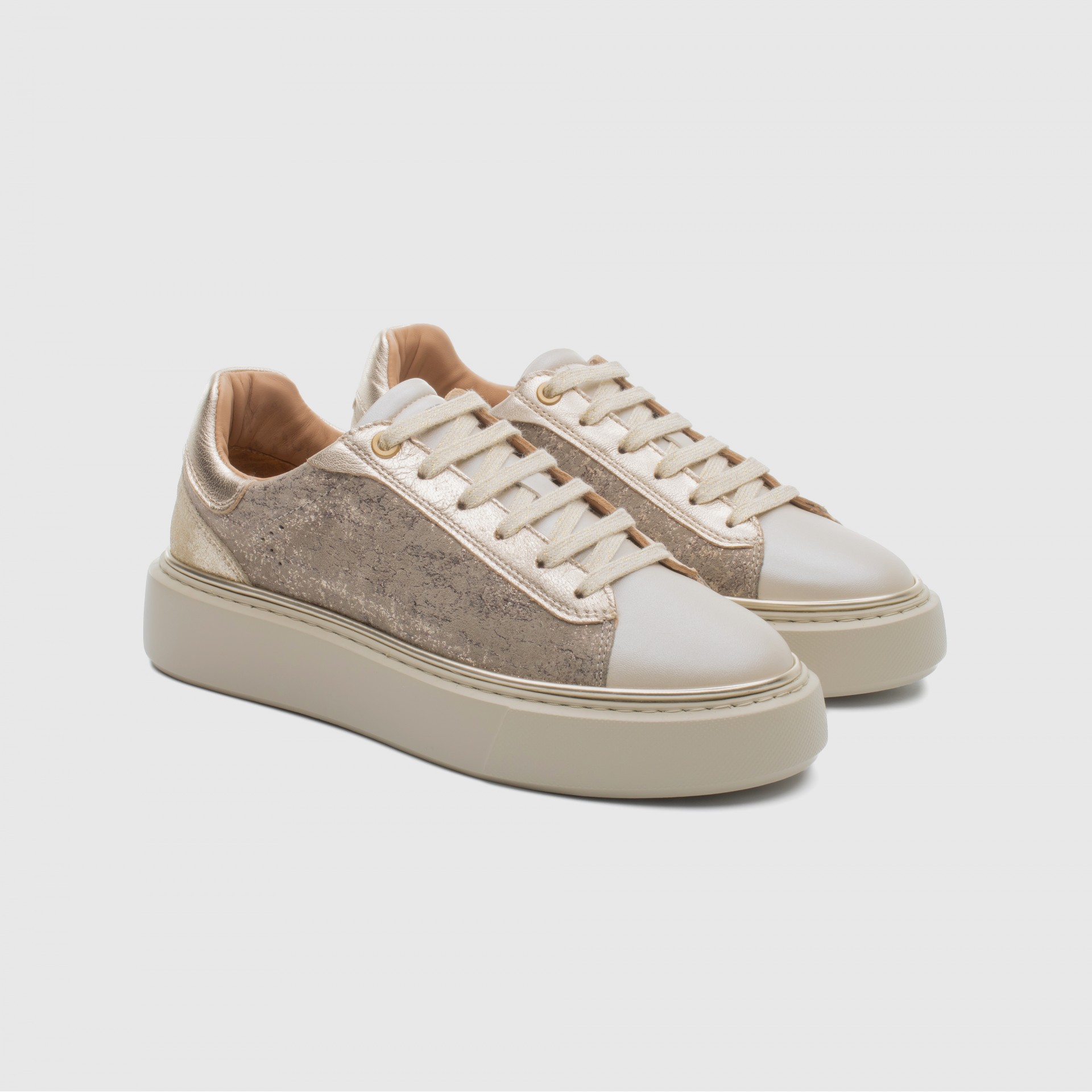 Bozelady Low-Top Sneaker