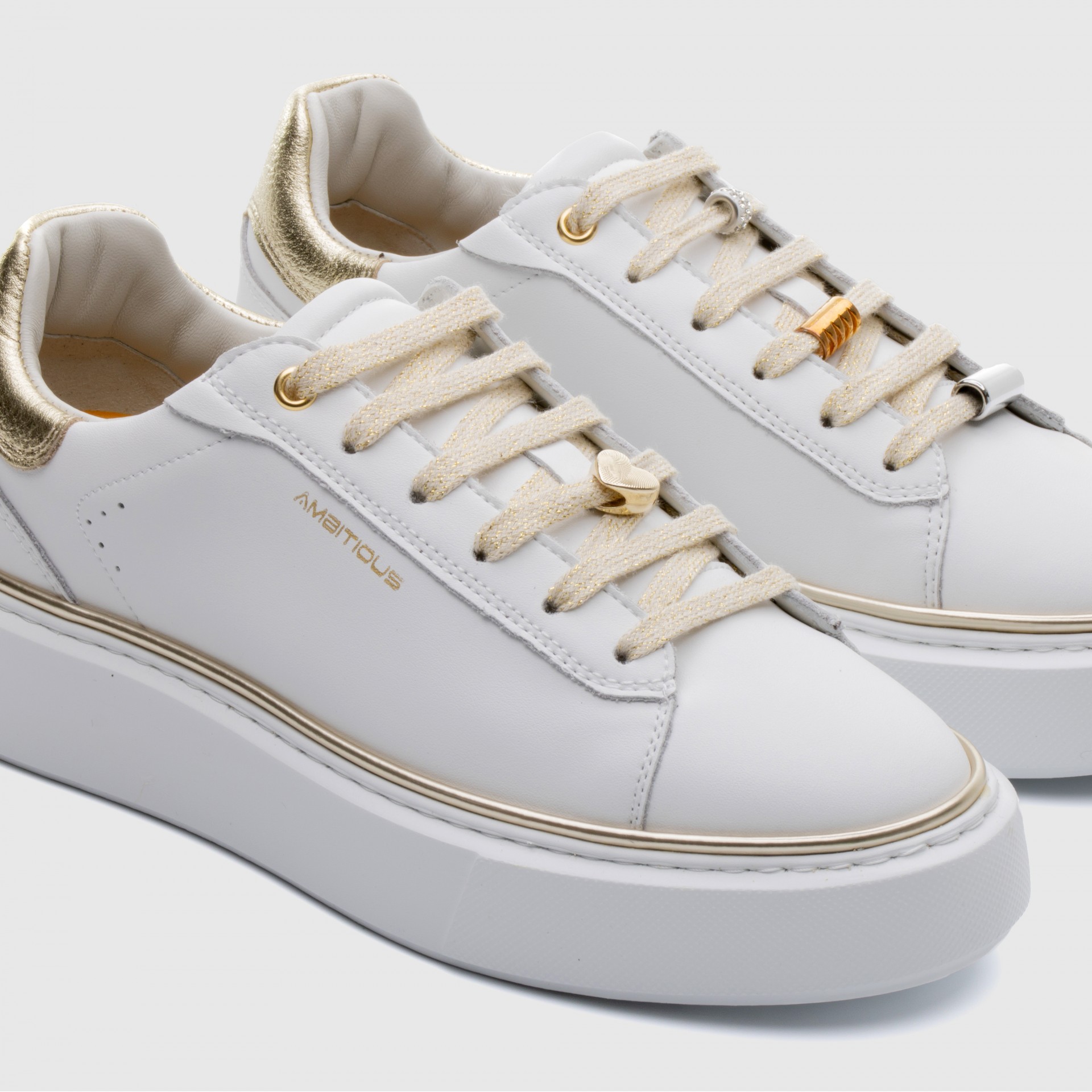 Bozelady Low-Top Sneaker