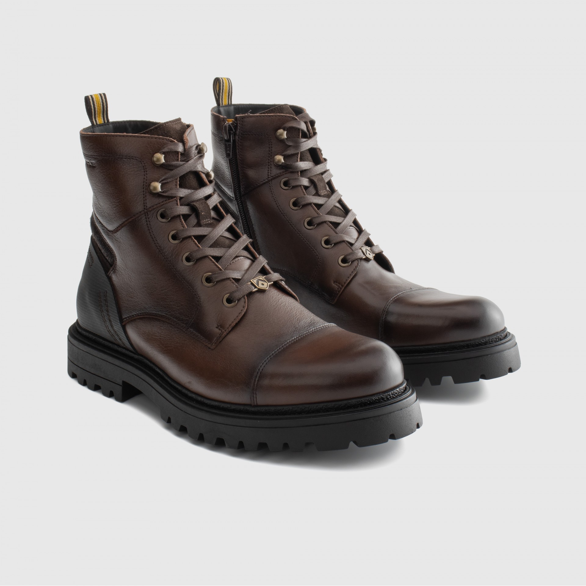 HARDY Lace-up Boots