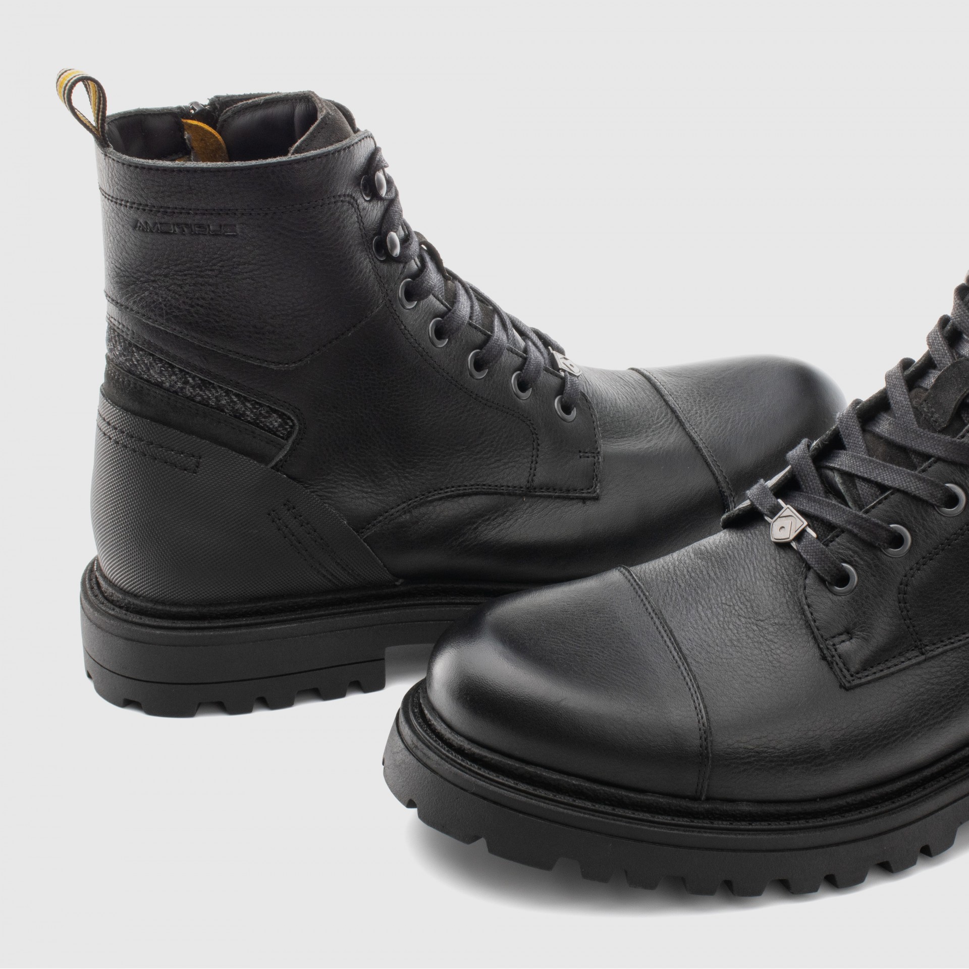 HARDY Lace-up Boots