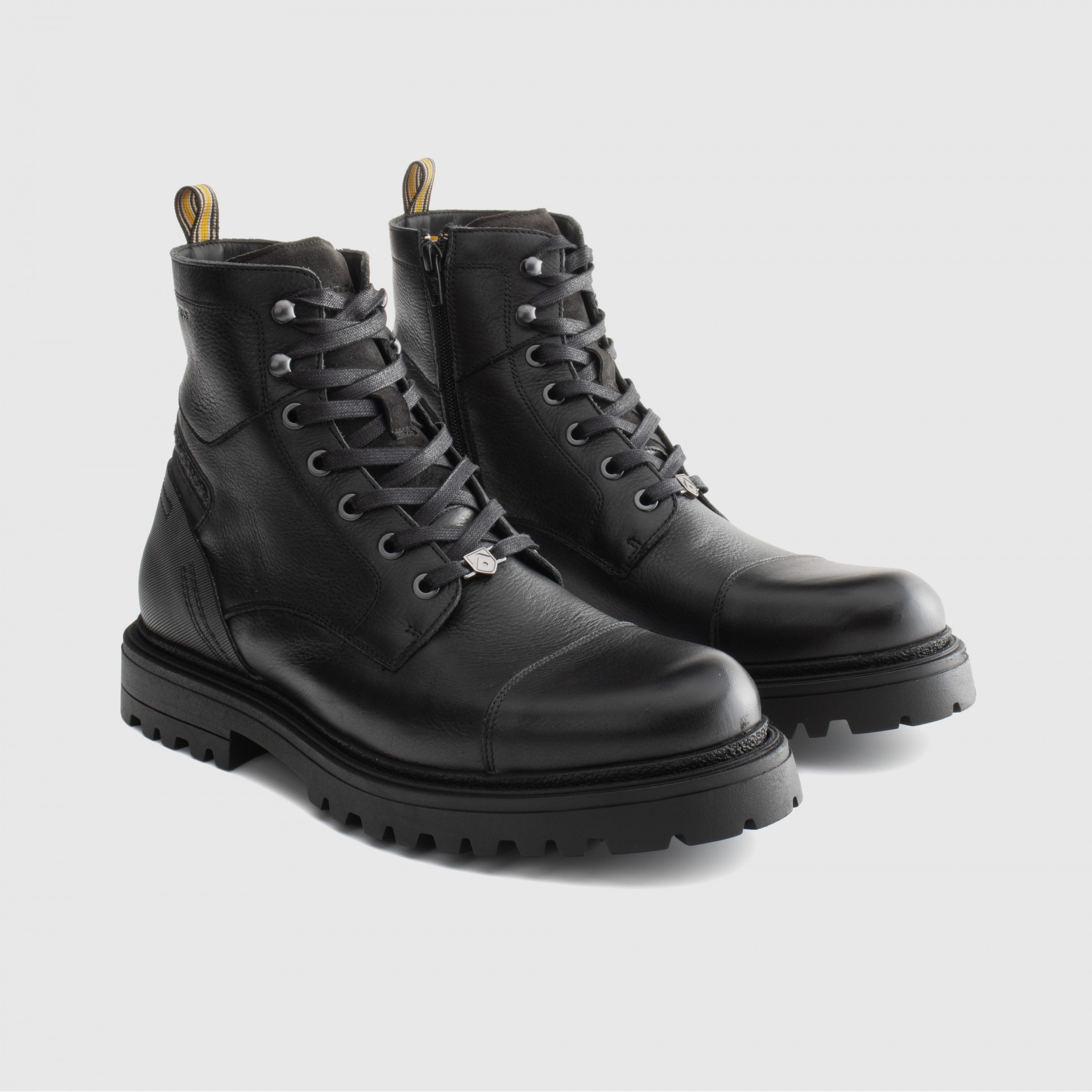 HARDY Lace-up Boots