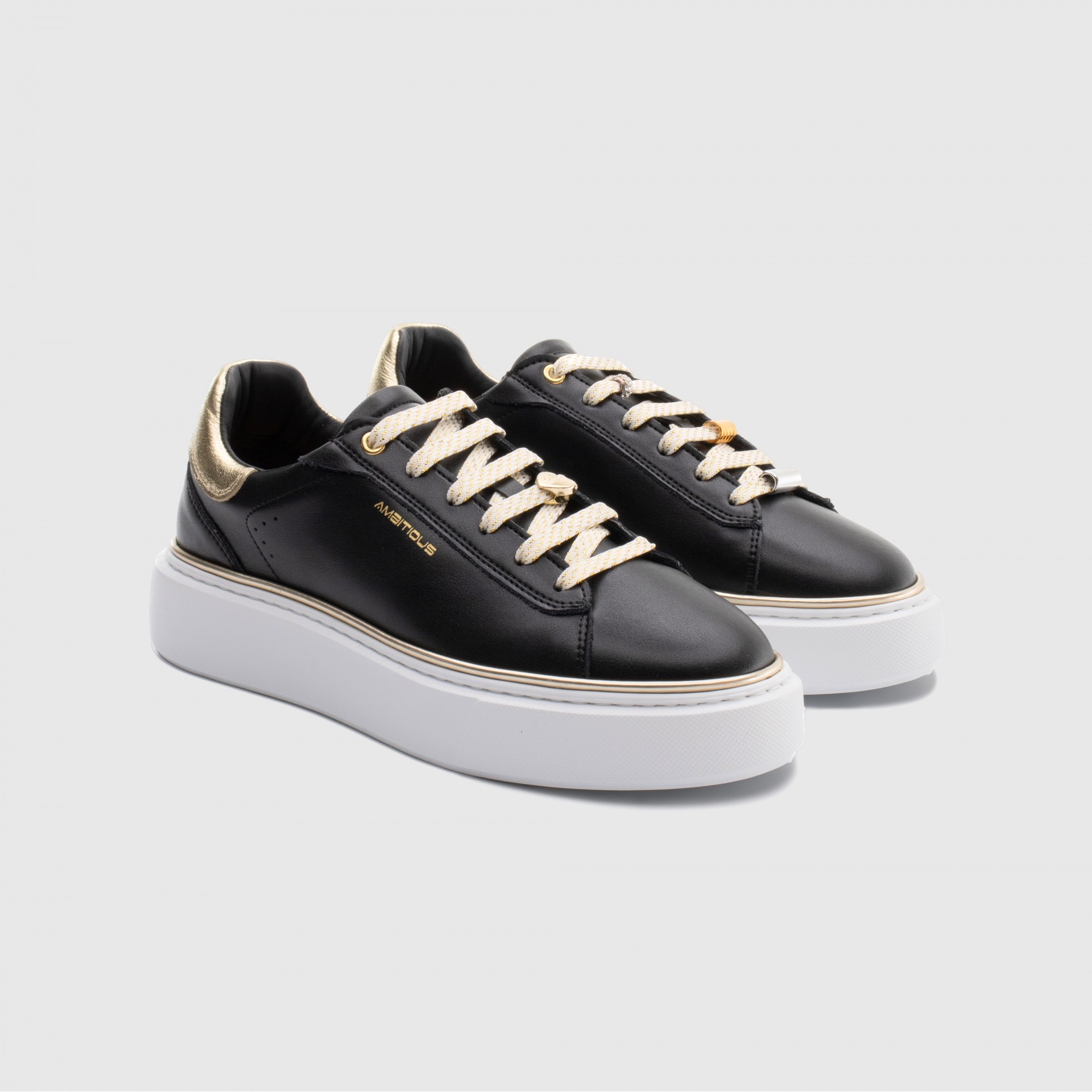 Bozelady Low-Top Sneaker