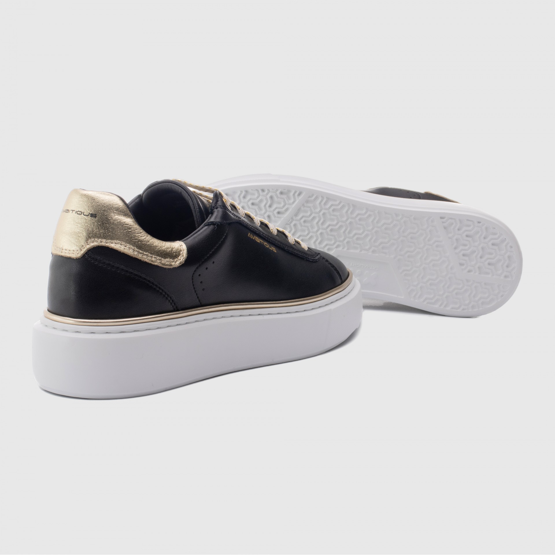 Bozelady Low-Top Sneaker