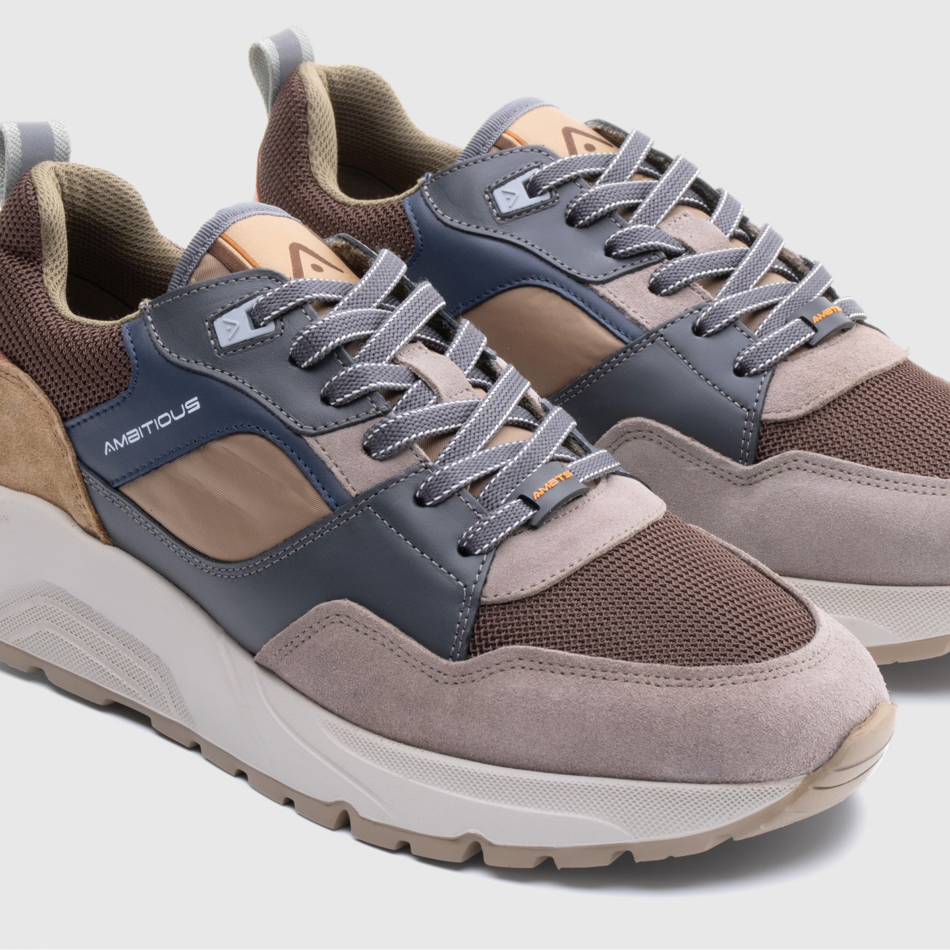 STRIDER Chunky Sneaker