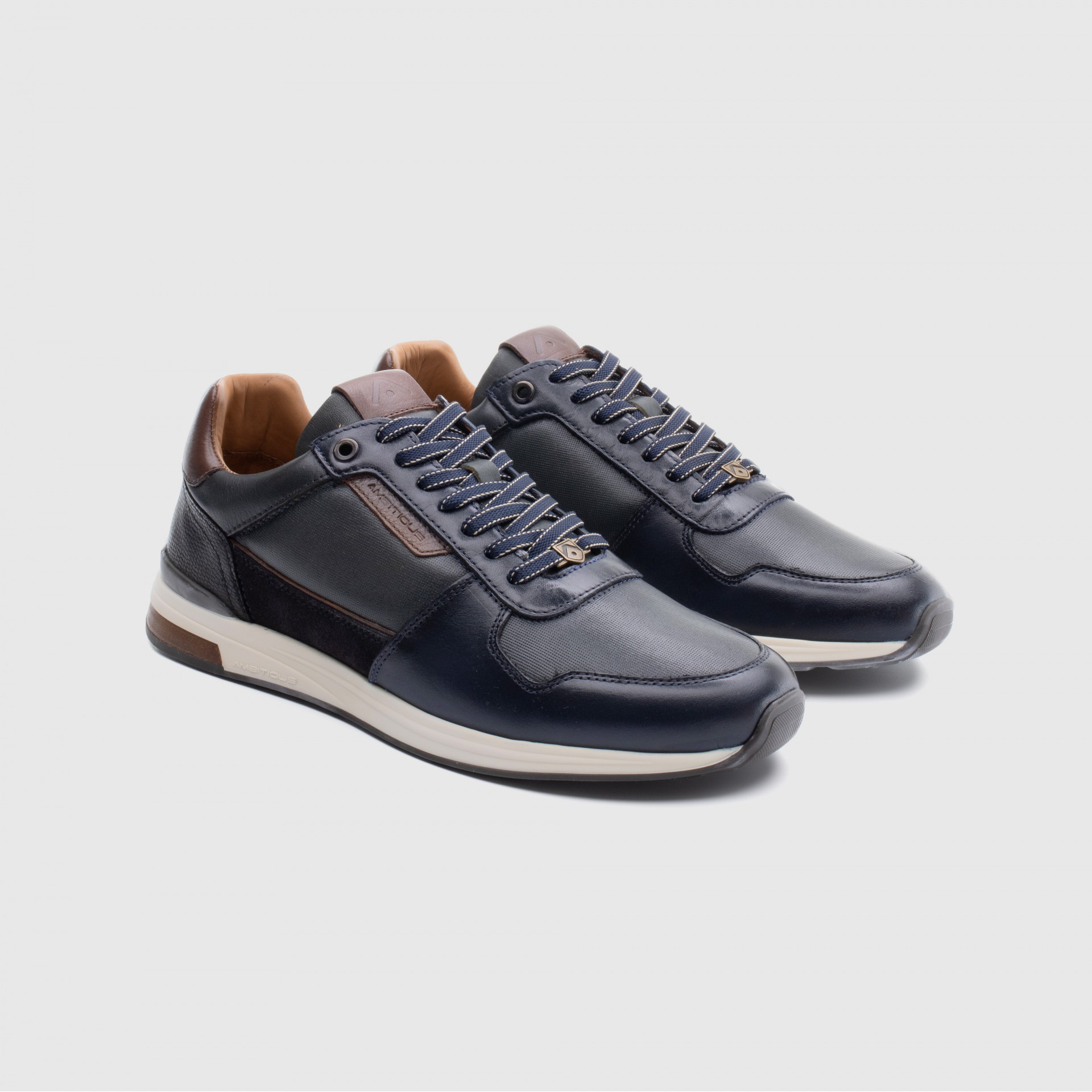 SLOW Classic Sneaker