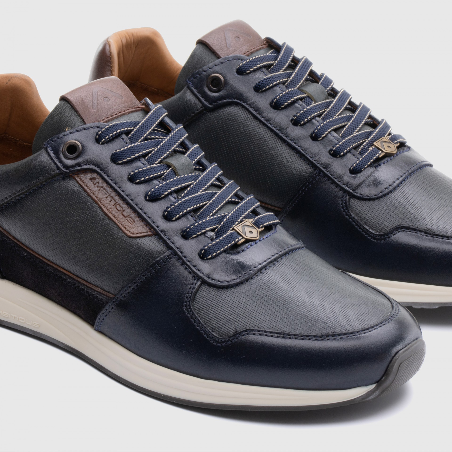 SLOW Classic Sneaker