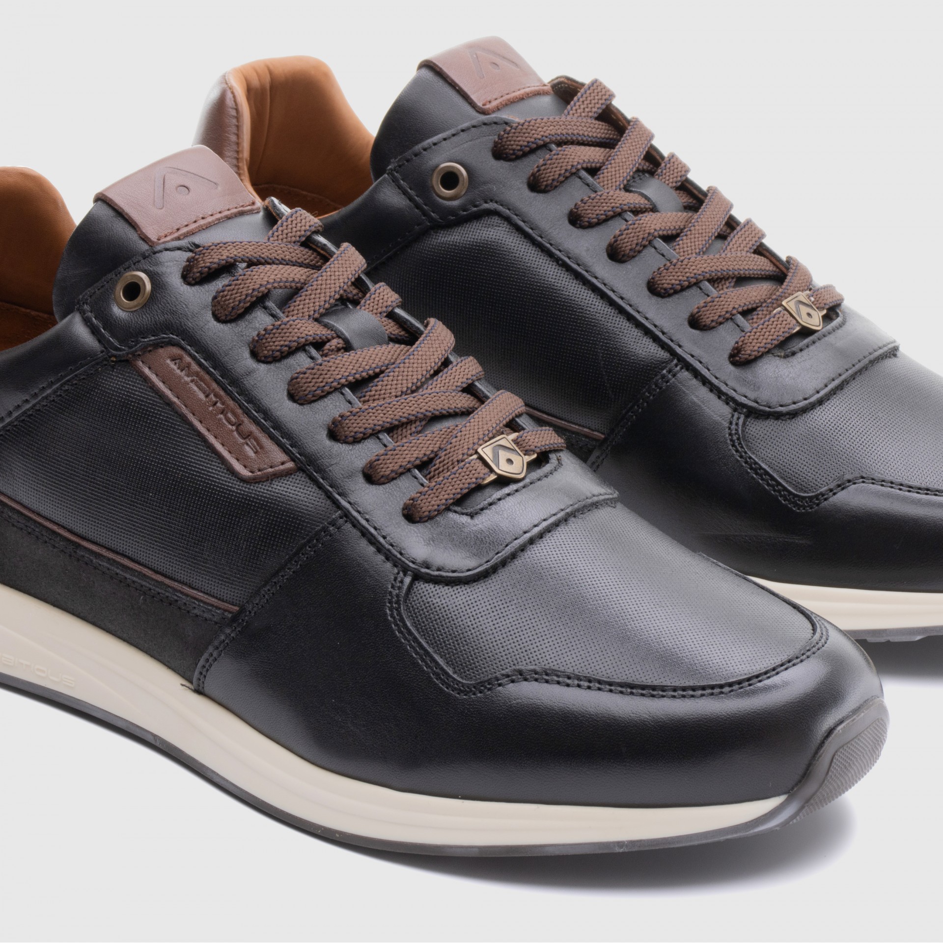 SLOW Classic Sneaker