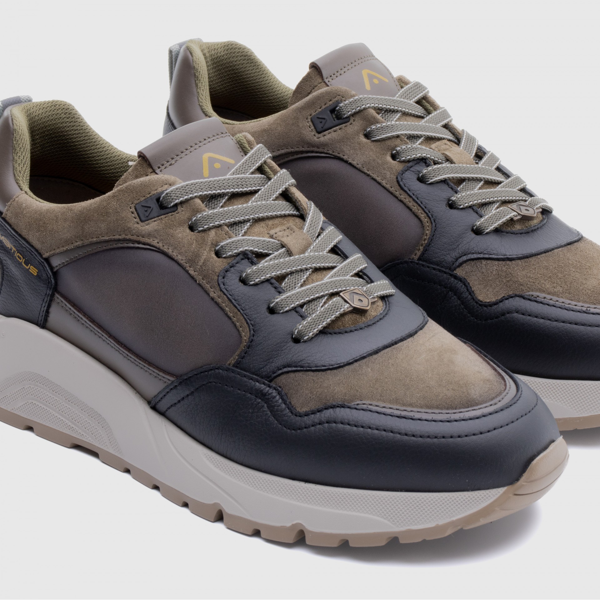 STRIDER Chunky Sneaker