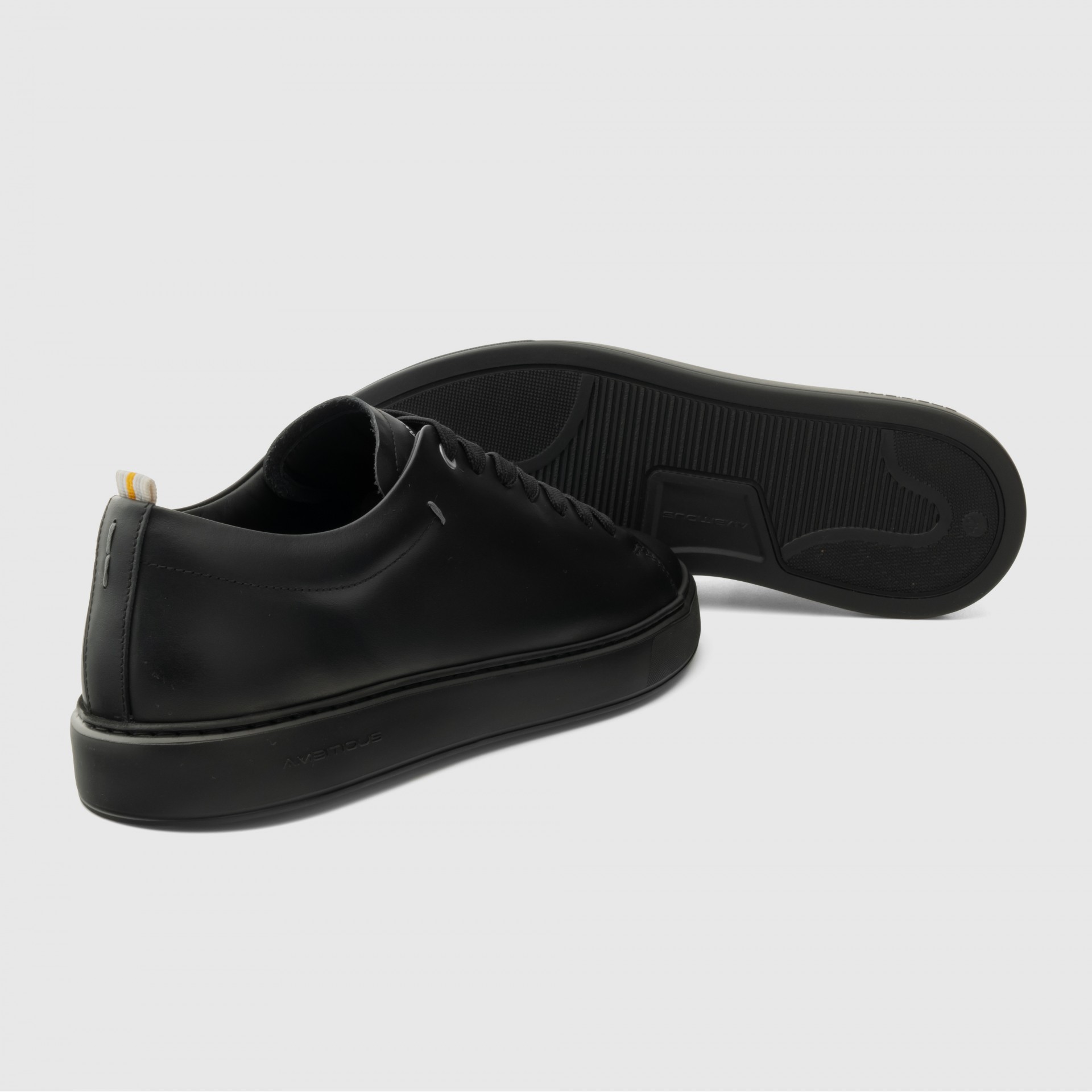 LEWIS Minimal Sneaker