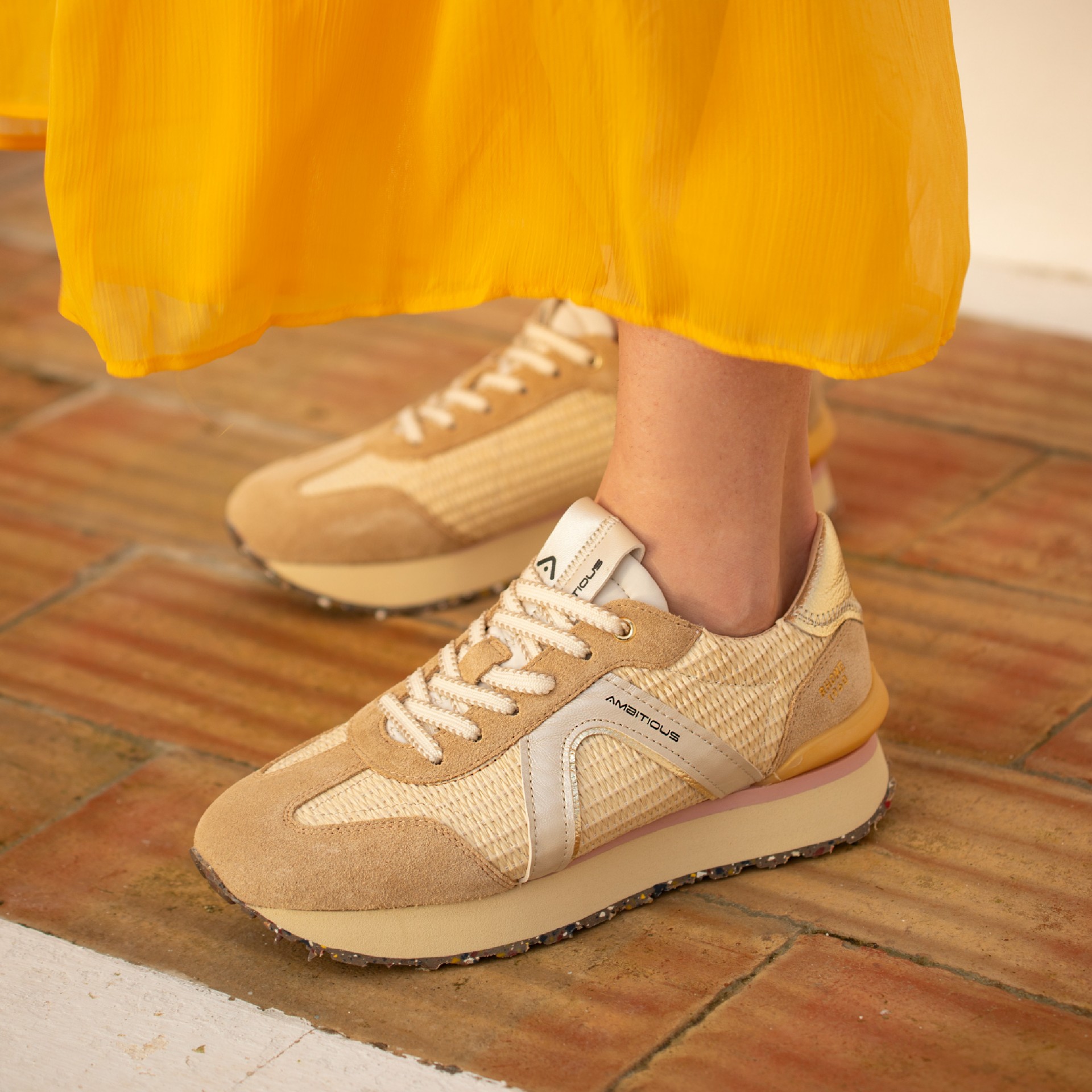 RHOME W Retro Runner