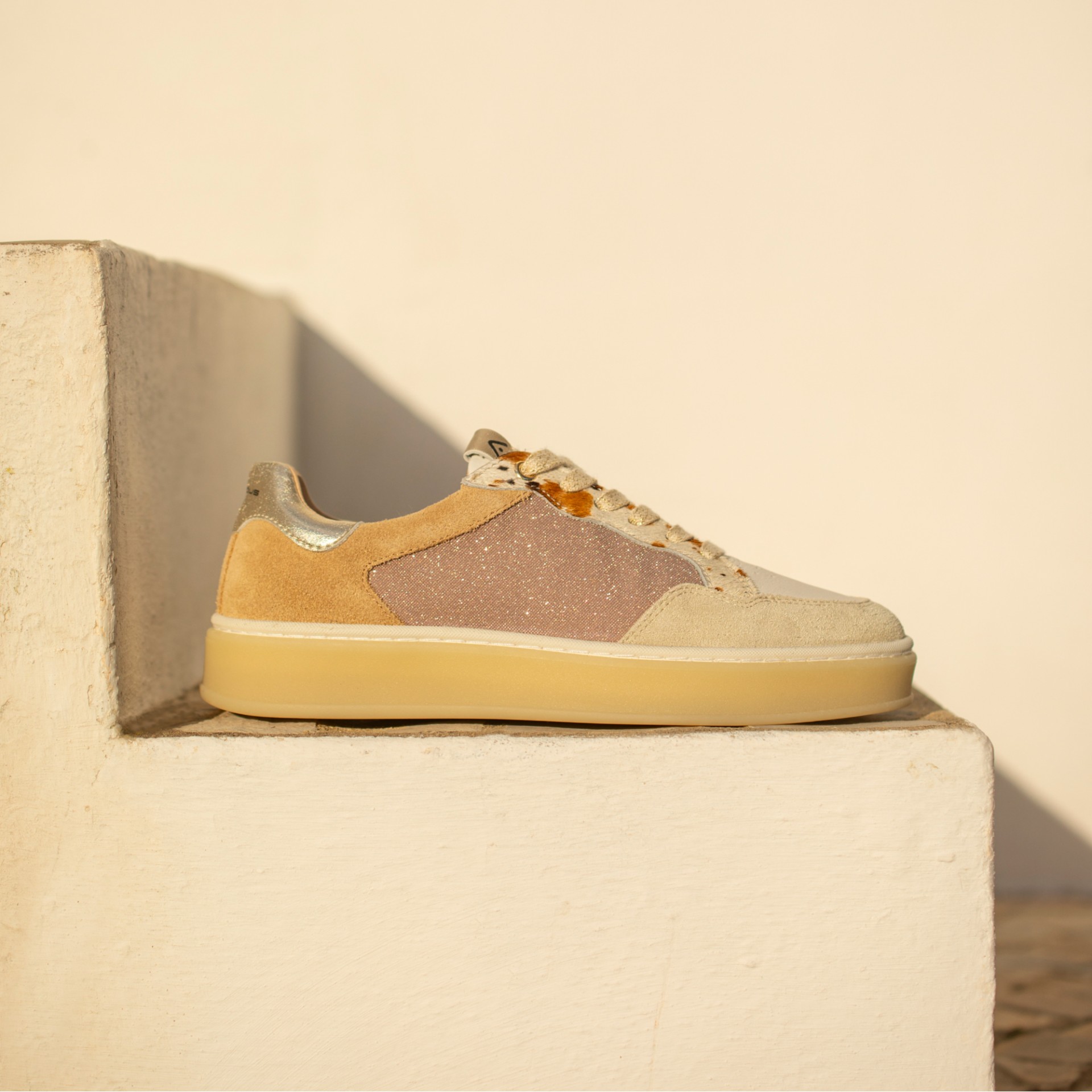 WENDY Low-Top Sneaker