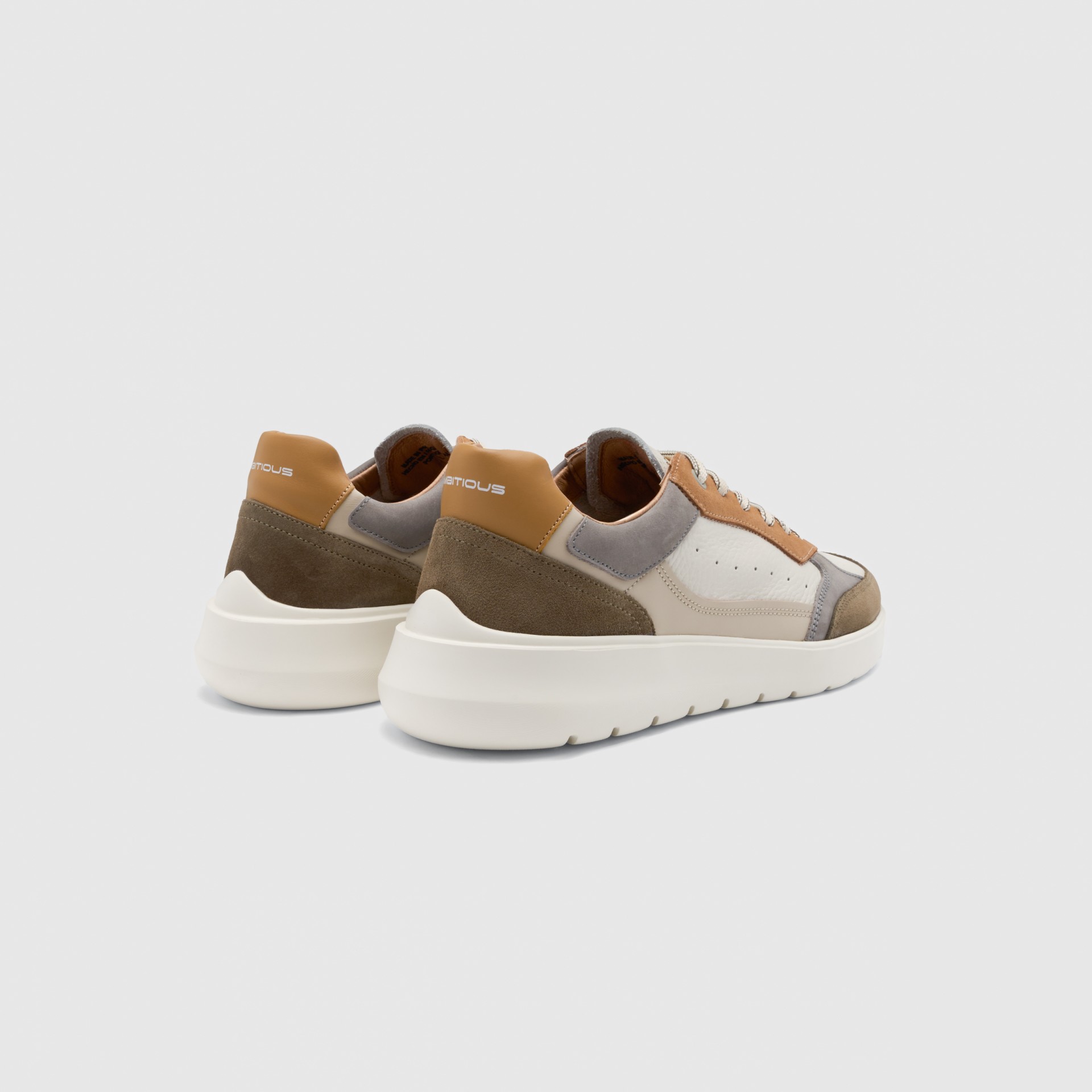 HOVER Comfort Sneaker