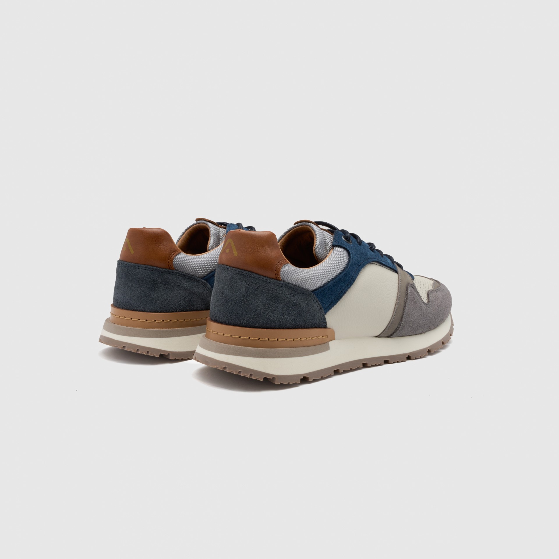 VINCE Classic Runner