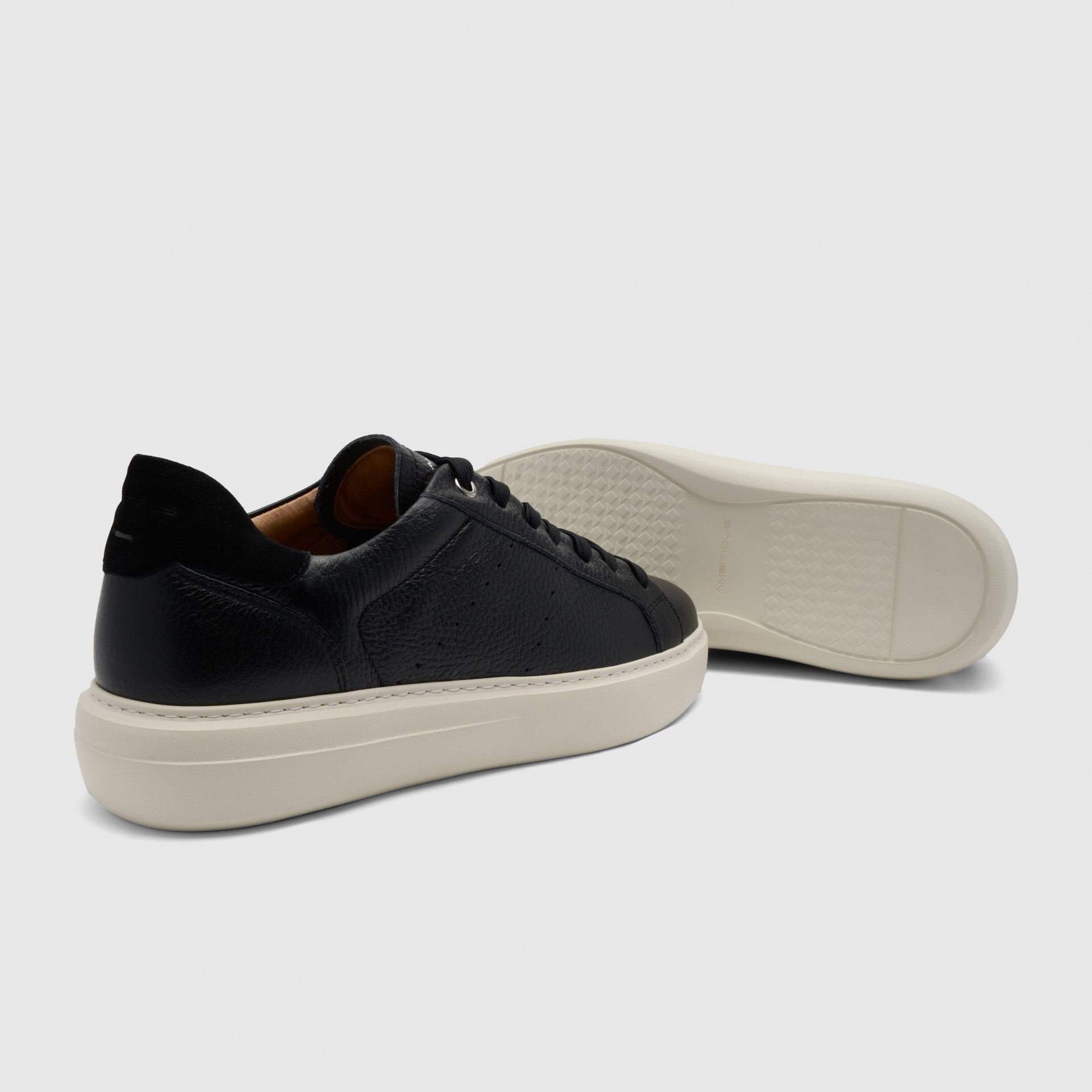 PHOENIX Low-Top Sneaker