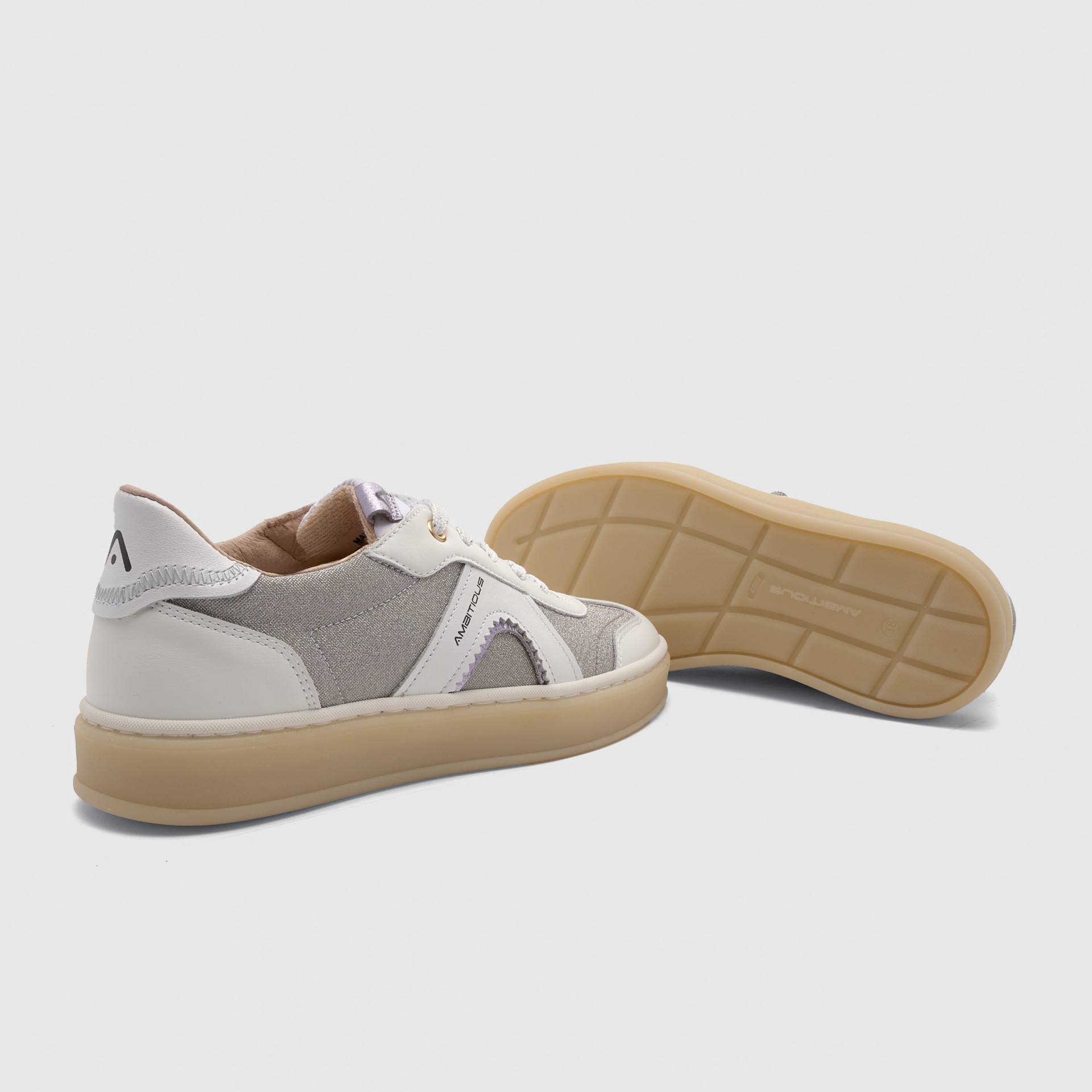 WENDY Low-Top Sneaker