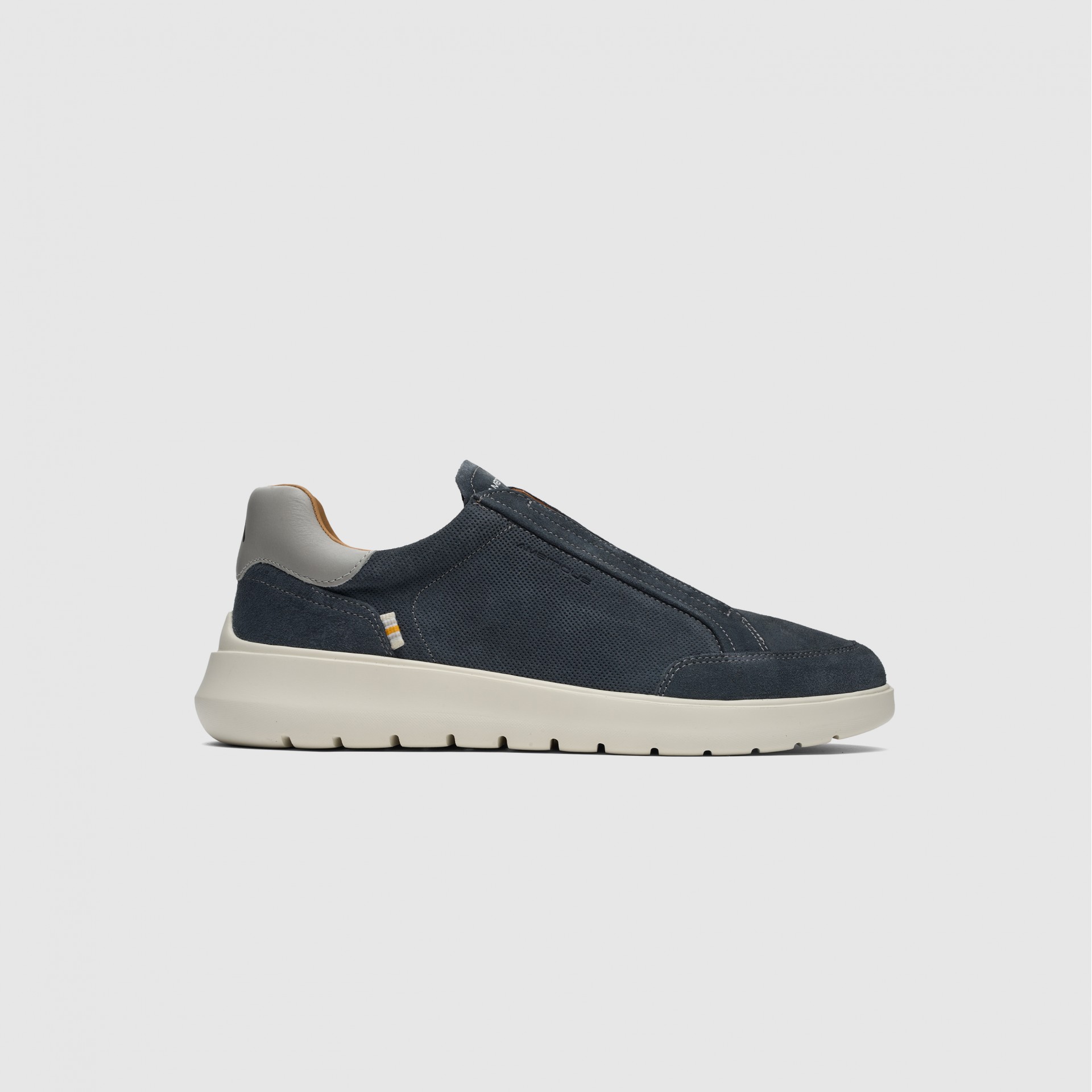 HOVER Slip-on
