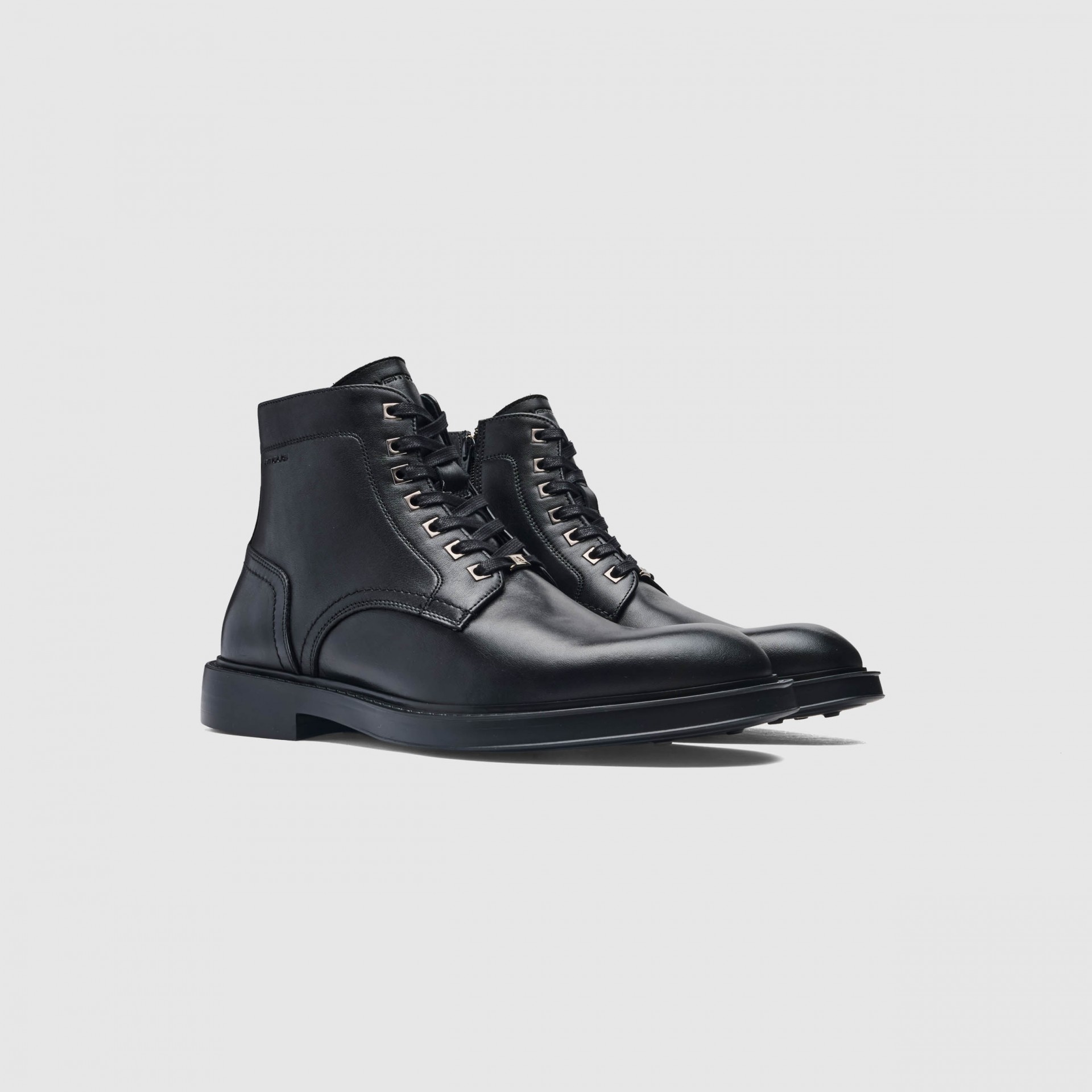 SMART Lace-Up Boot