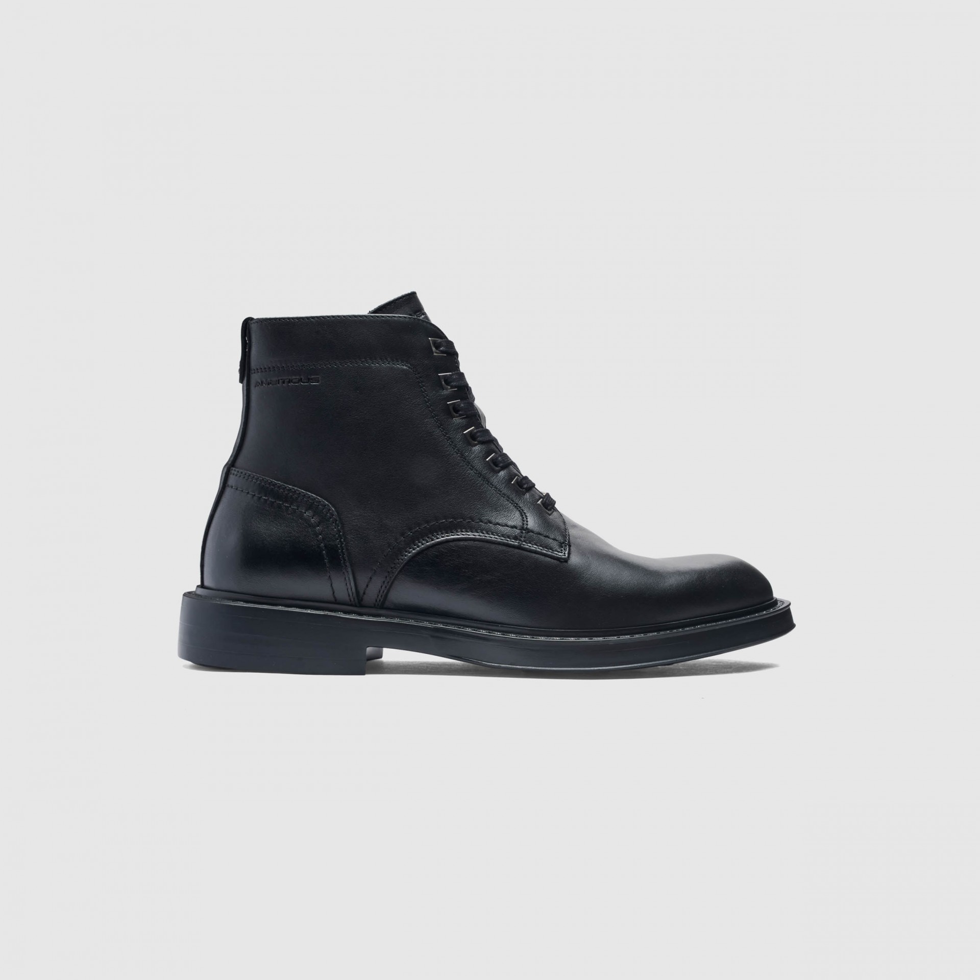 SMART Lace-Up Boot