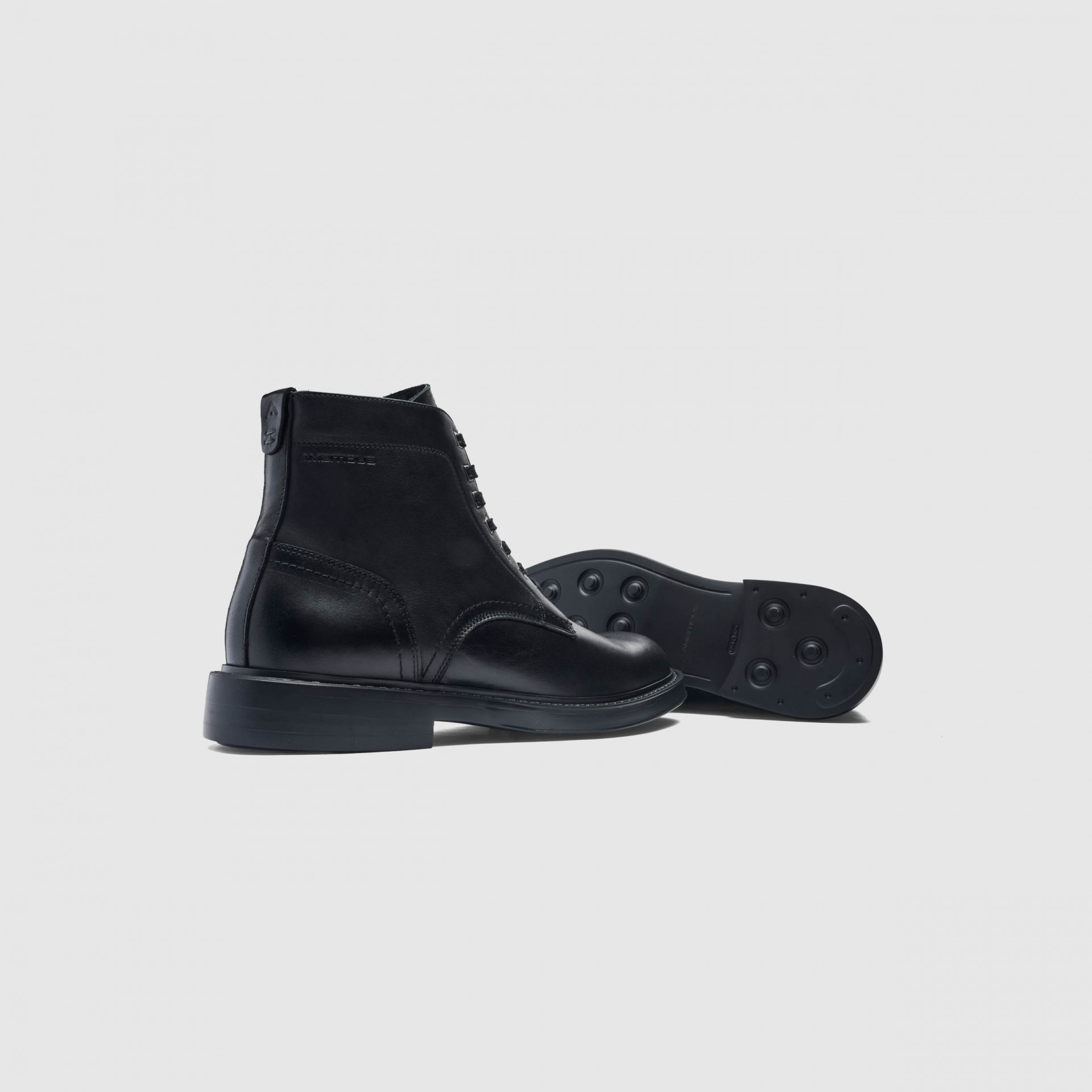 SMART Lace-Up Boot