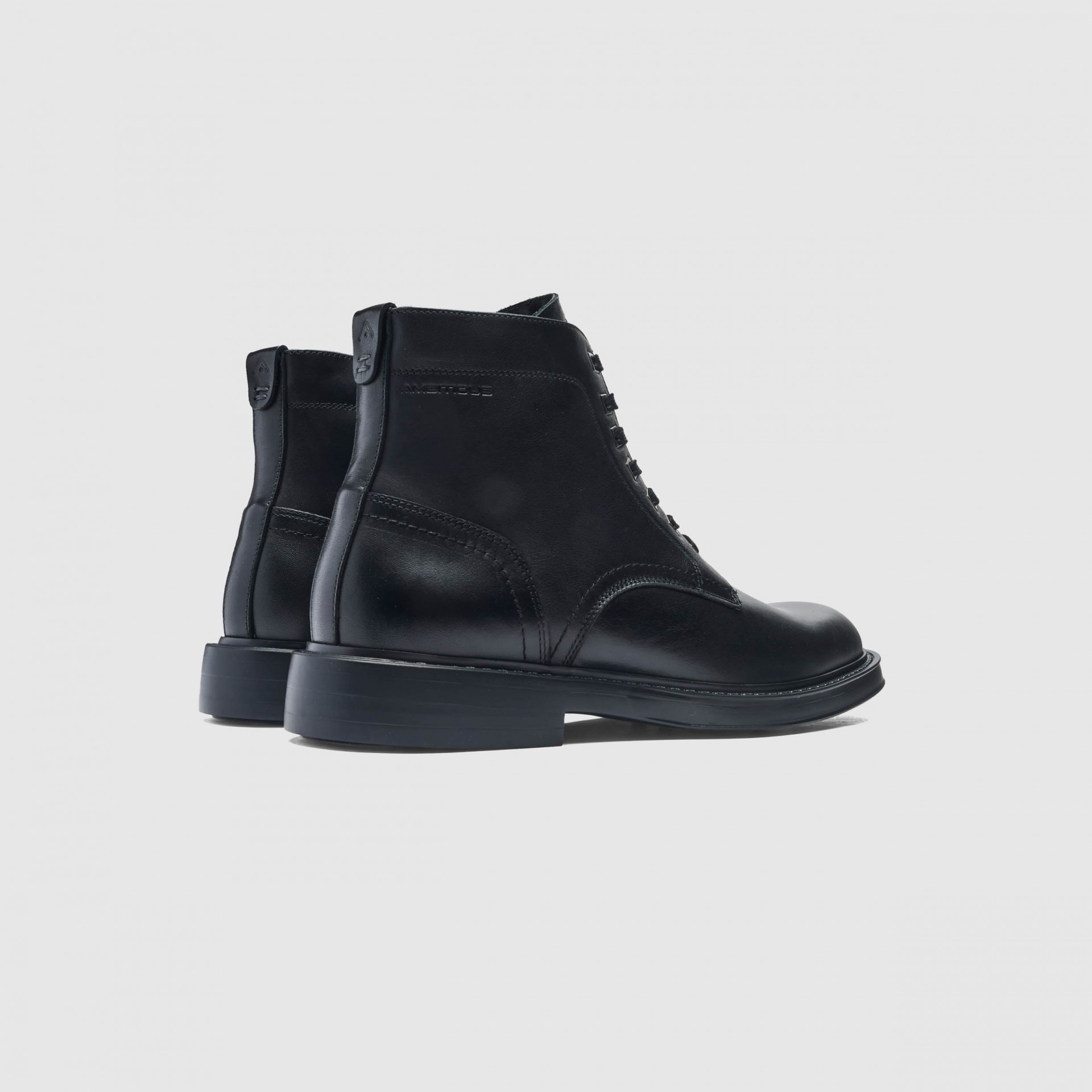 SMART Lace-Up Boot