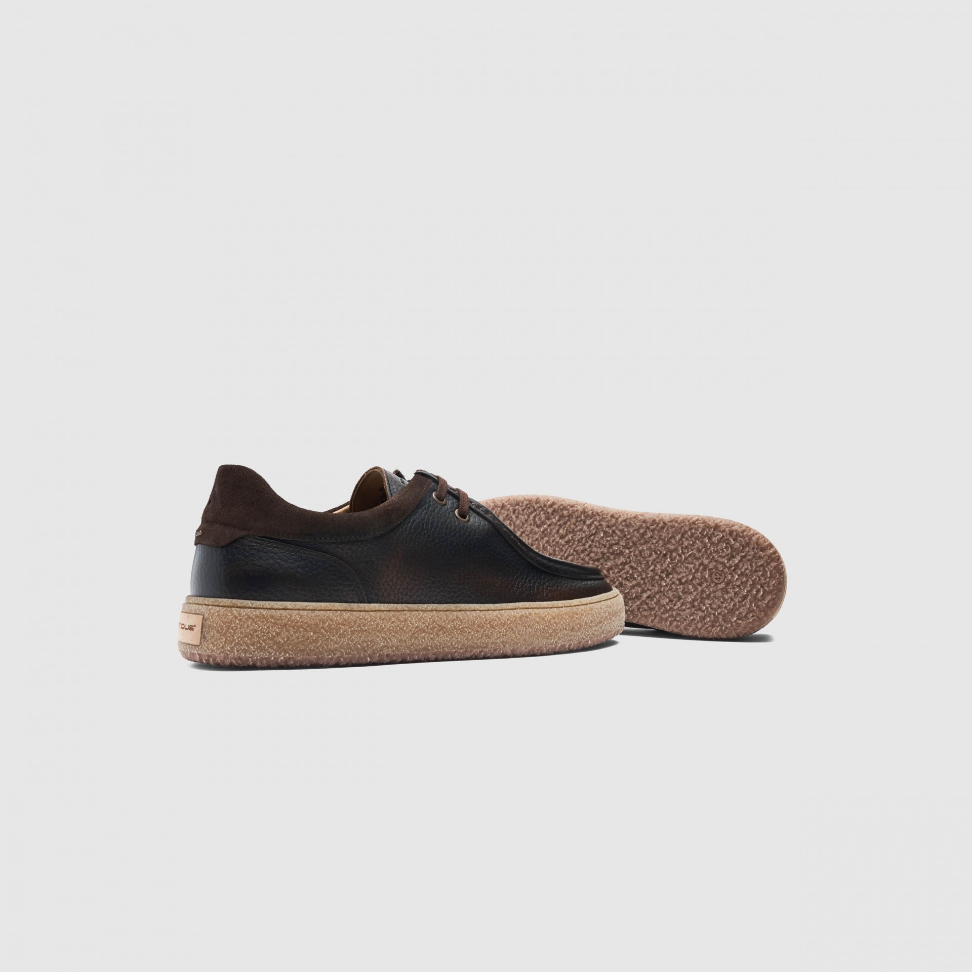 KELPE Crest Sneaker