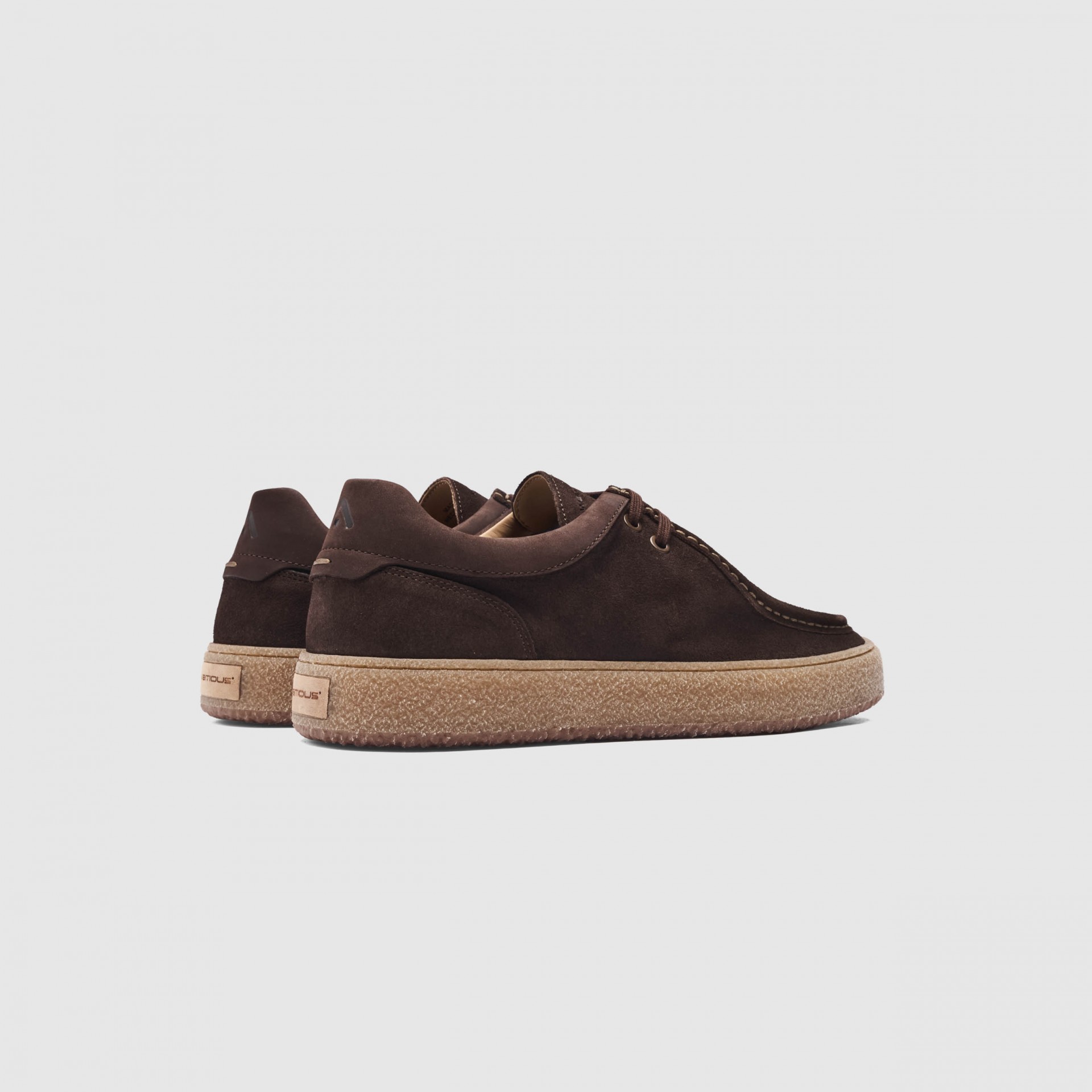 KELPE Crest Sneaker