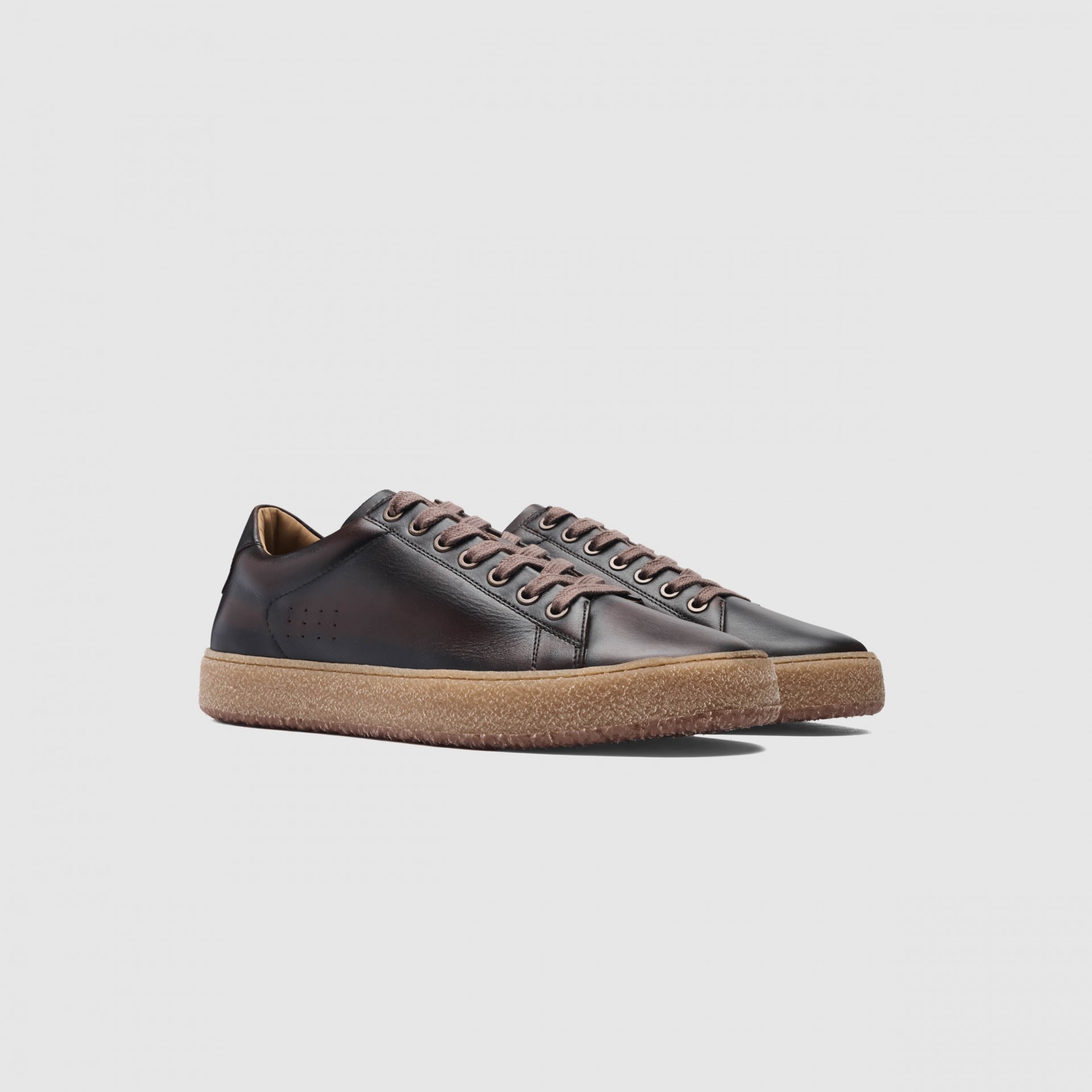 KELPE Crest Sneaker