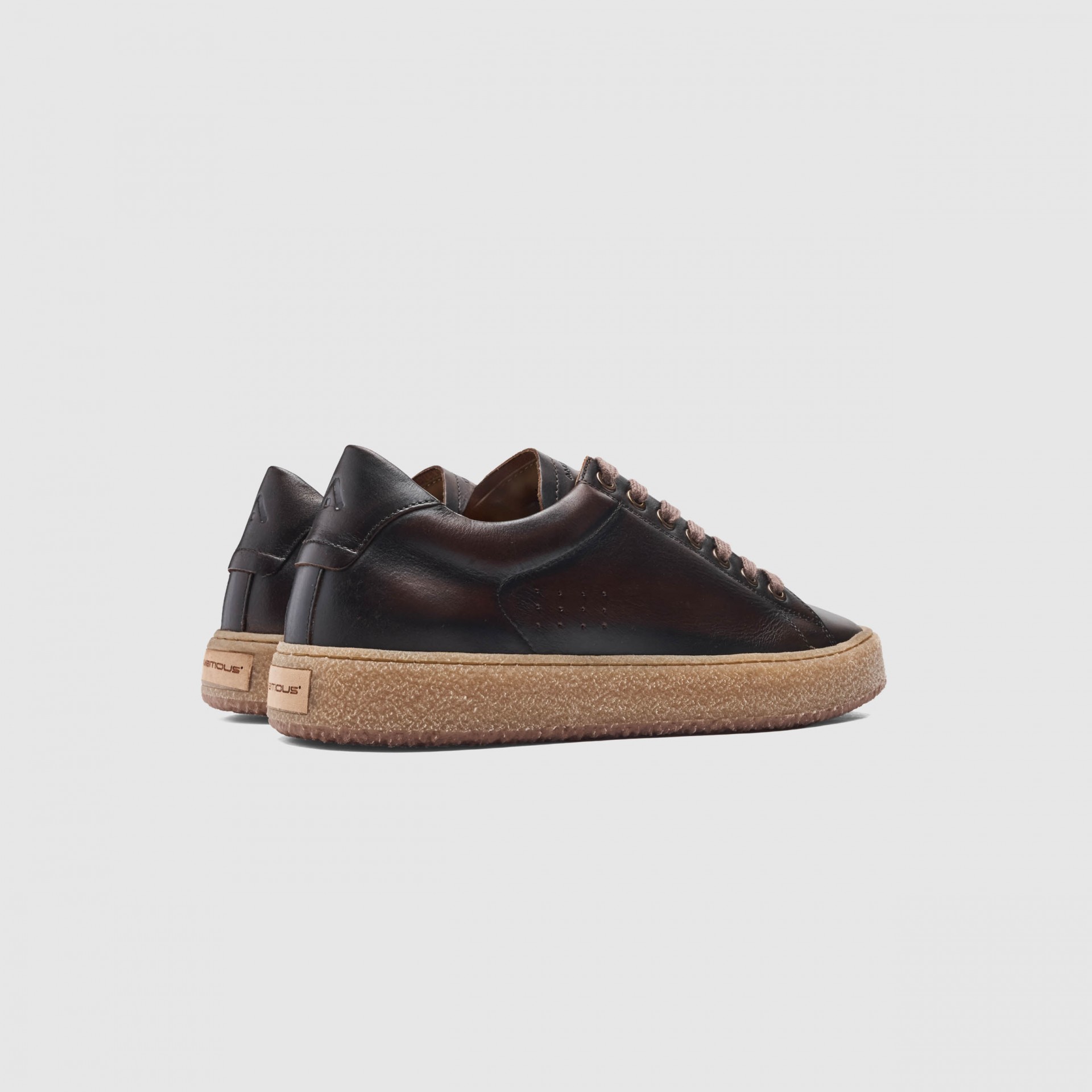 KELPE Crest Sneaker