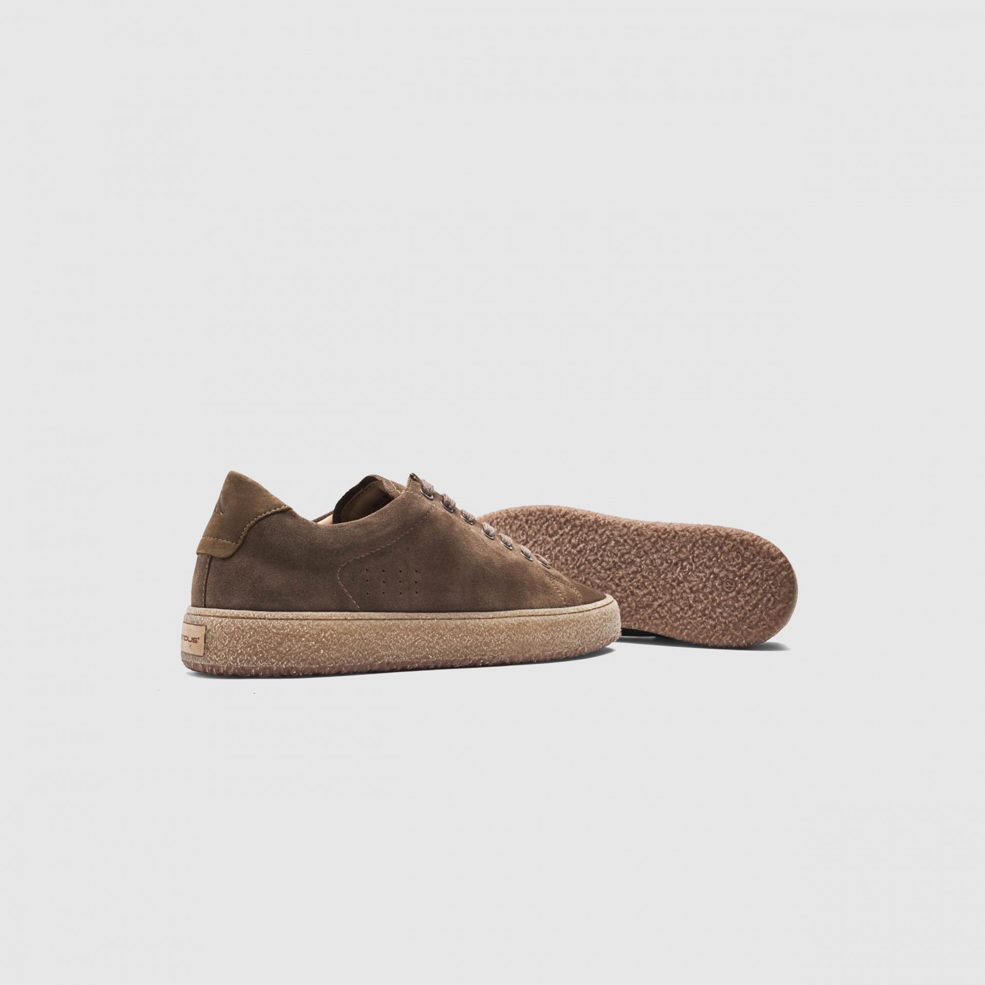 KELPE Crest Sneaker