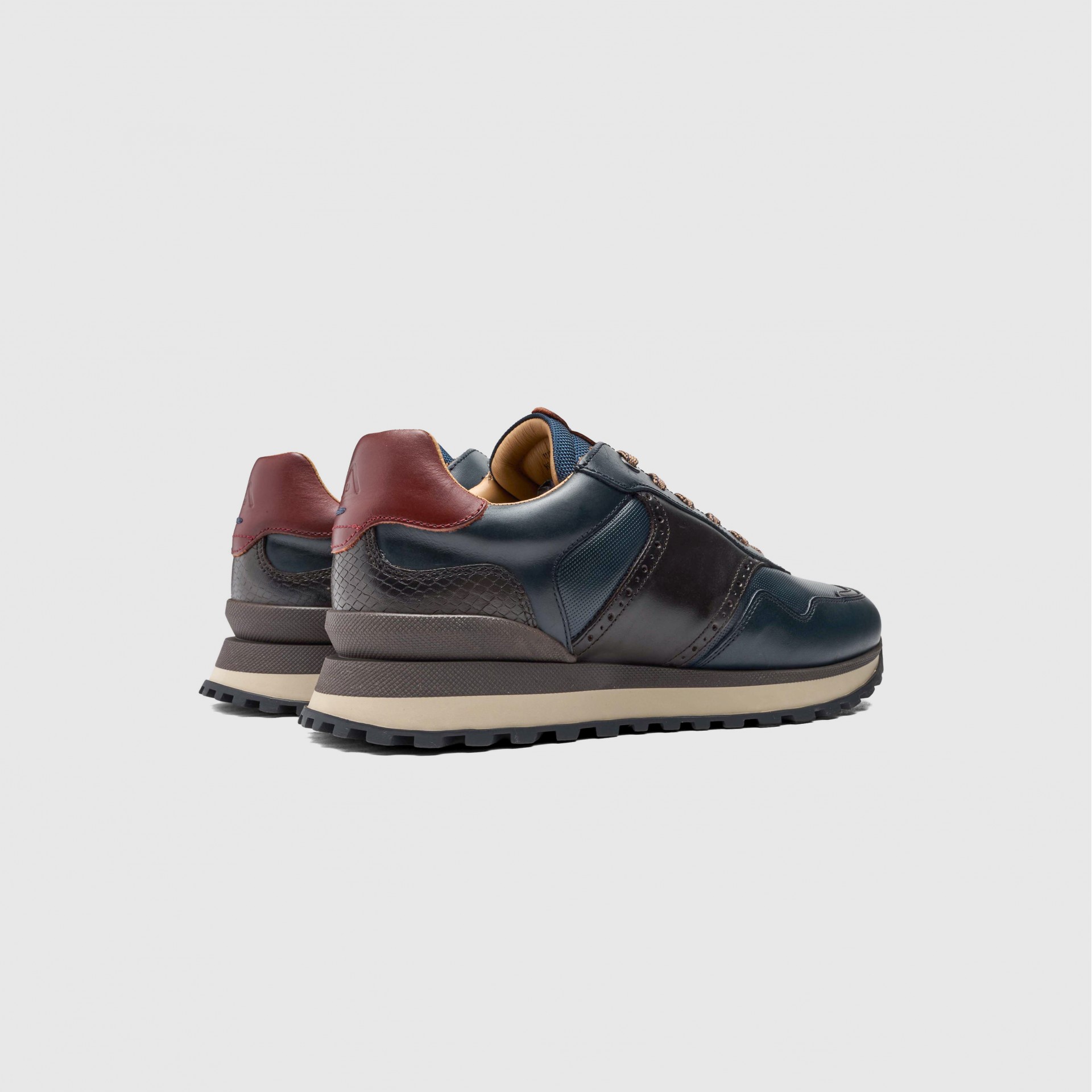 PARK Crest Runner