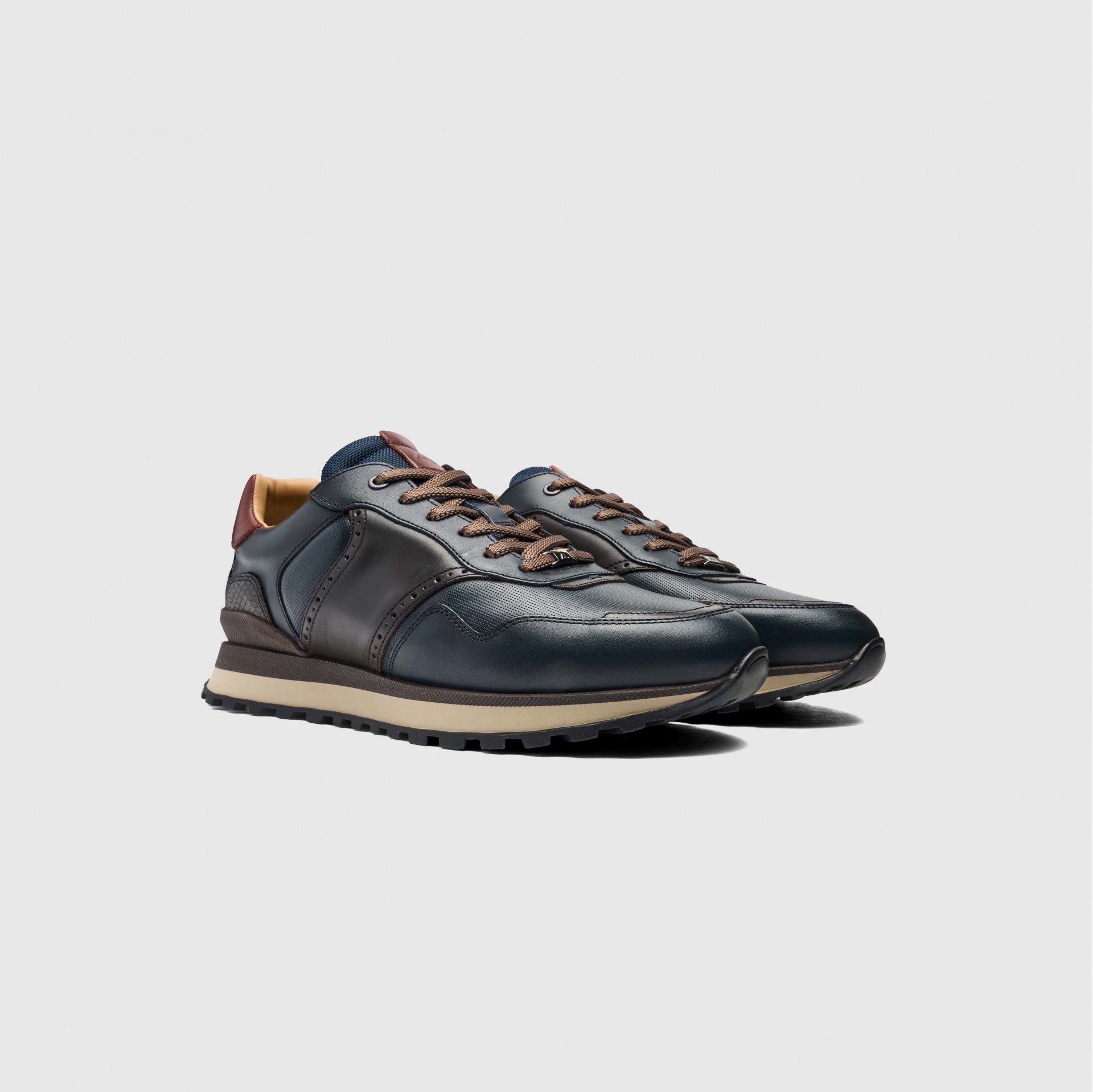 PARK Crest Runner