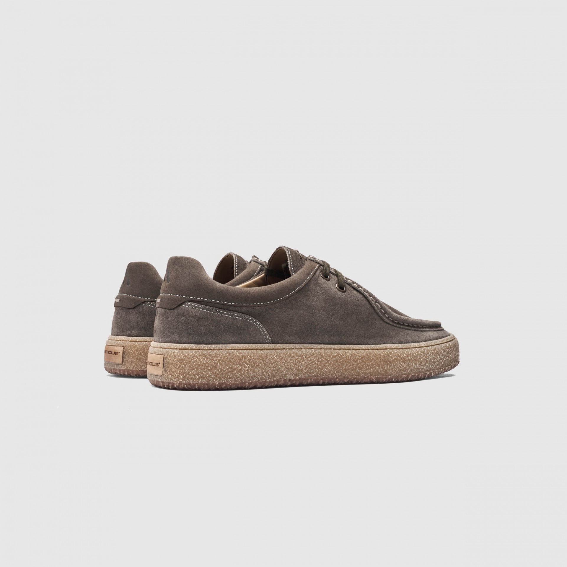 KELPE Crest Sneaker